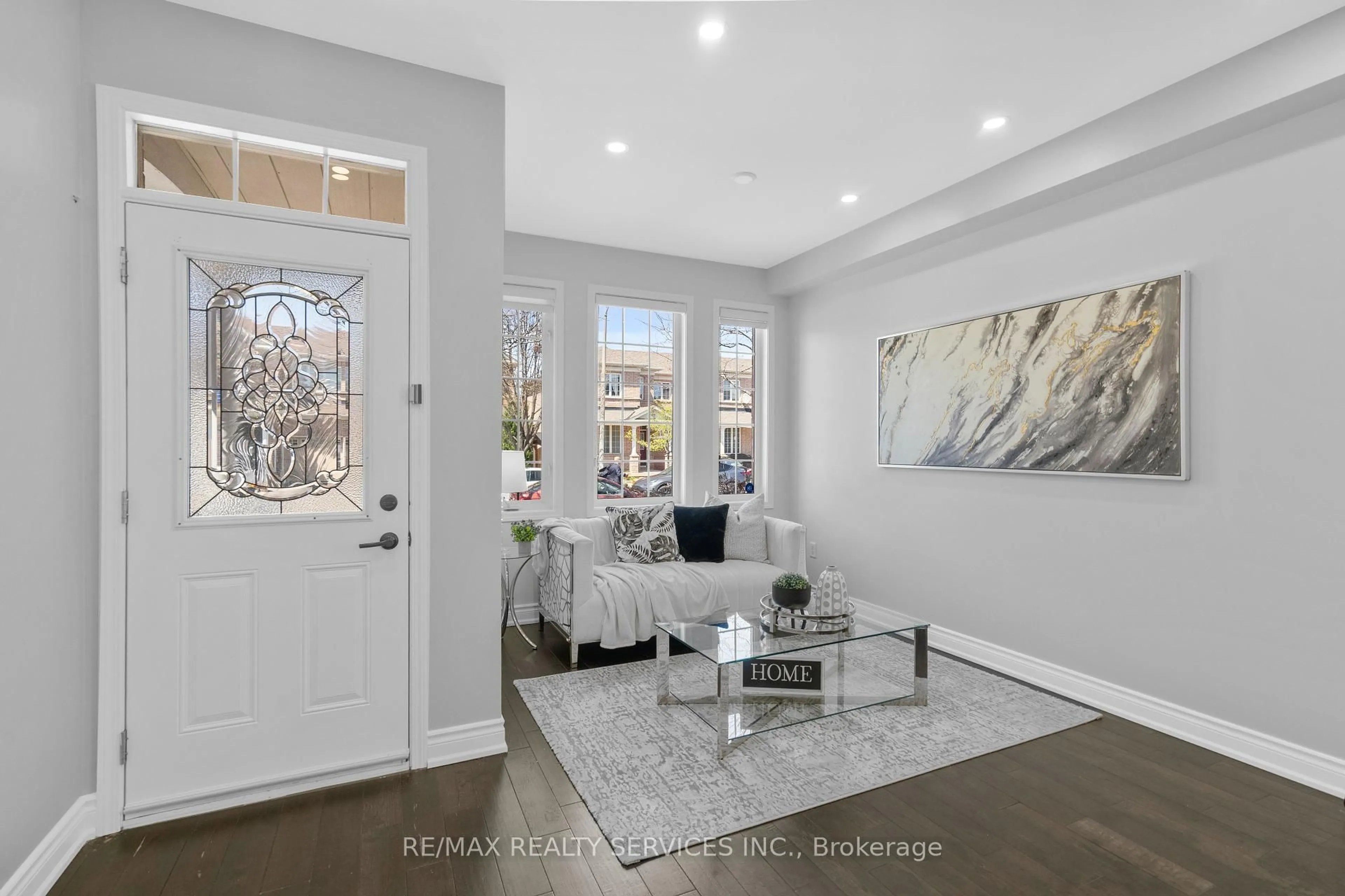 Indoor entryway for 31 Sedgeway Hts, Vaughan Ontario L4H 3B1
