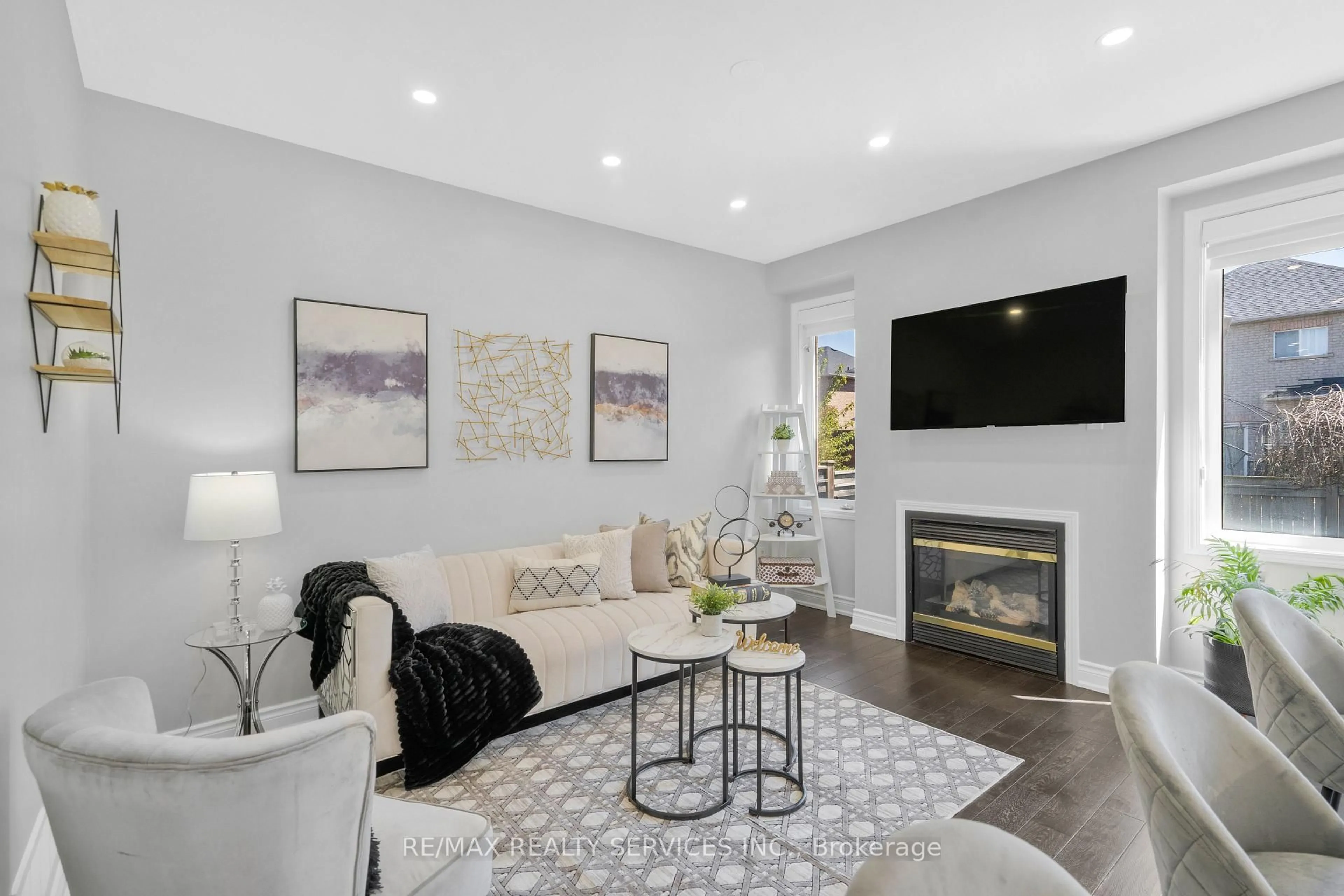 Living room with furniture, unknown for 31 Sedgeway Hts, Vaughan Ontario L4H 3B1