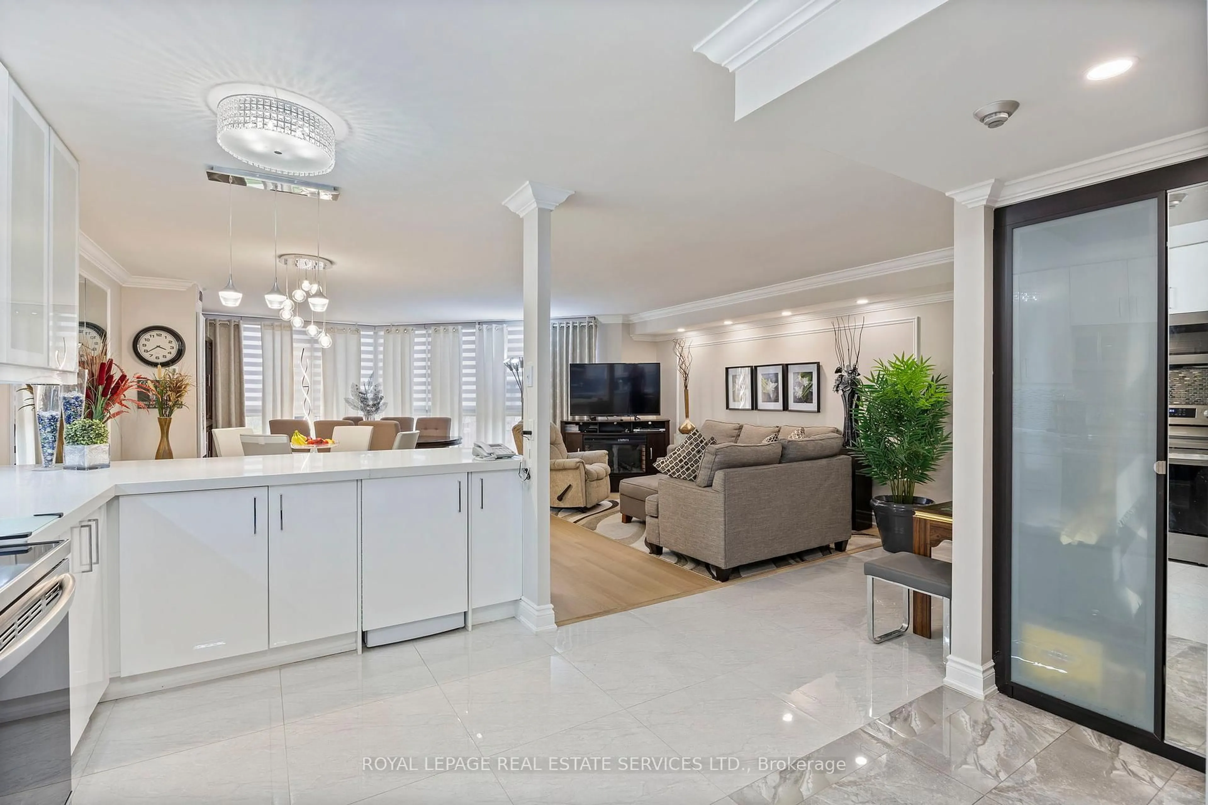 Open concept kitchen, ceramic/tile floor for 20 Baif Blvd #709, Richmond Hill Ontario L4C 8T1