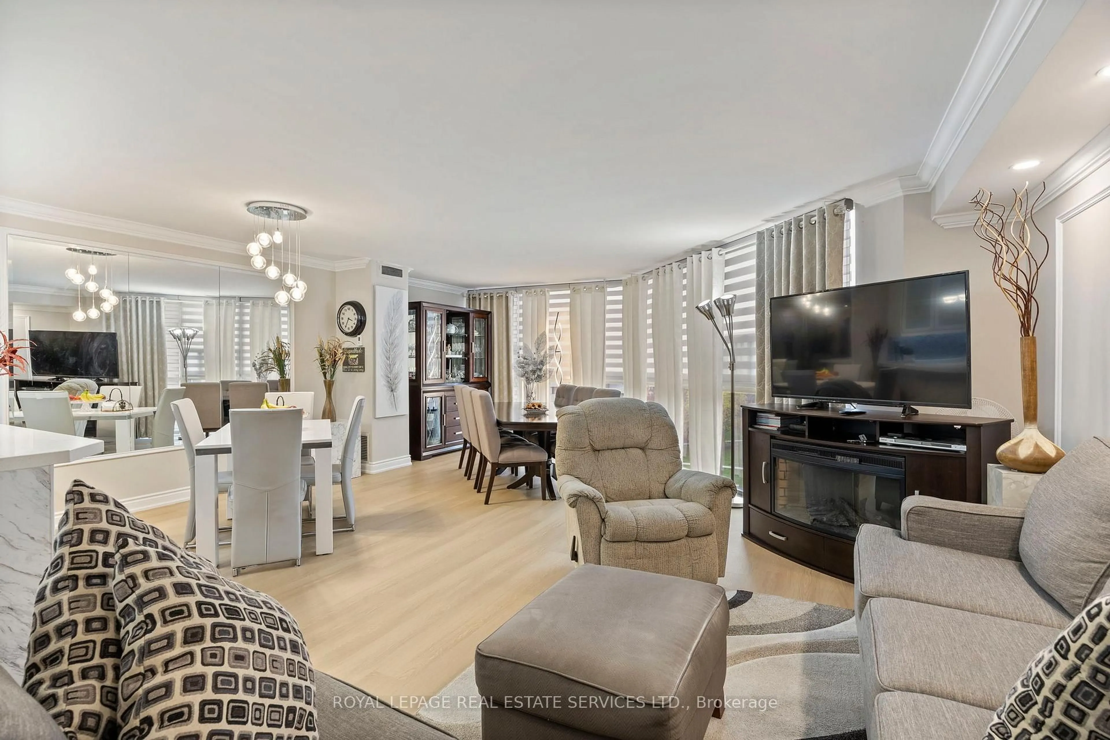 Living room with furniture, unknown for 20 Baif Blvd #709, Richmond Hill Ontario L4C 8T1