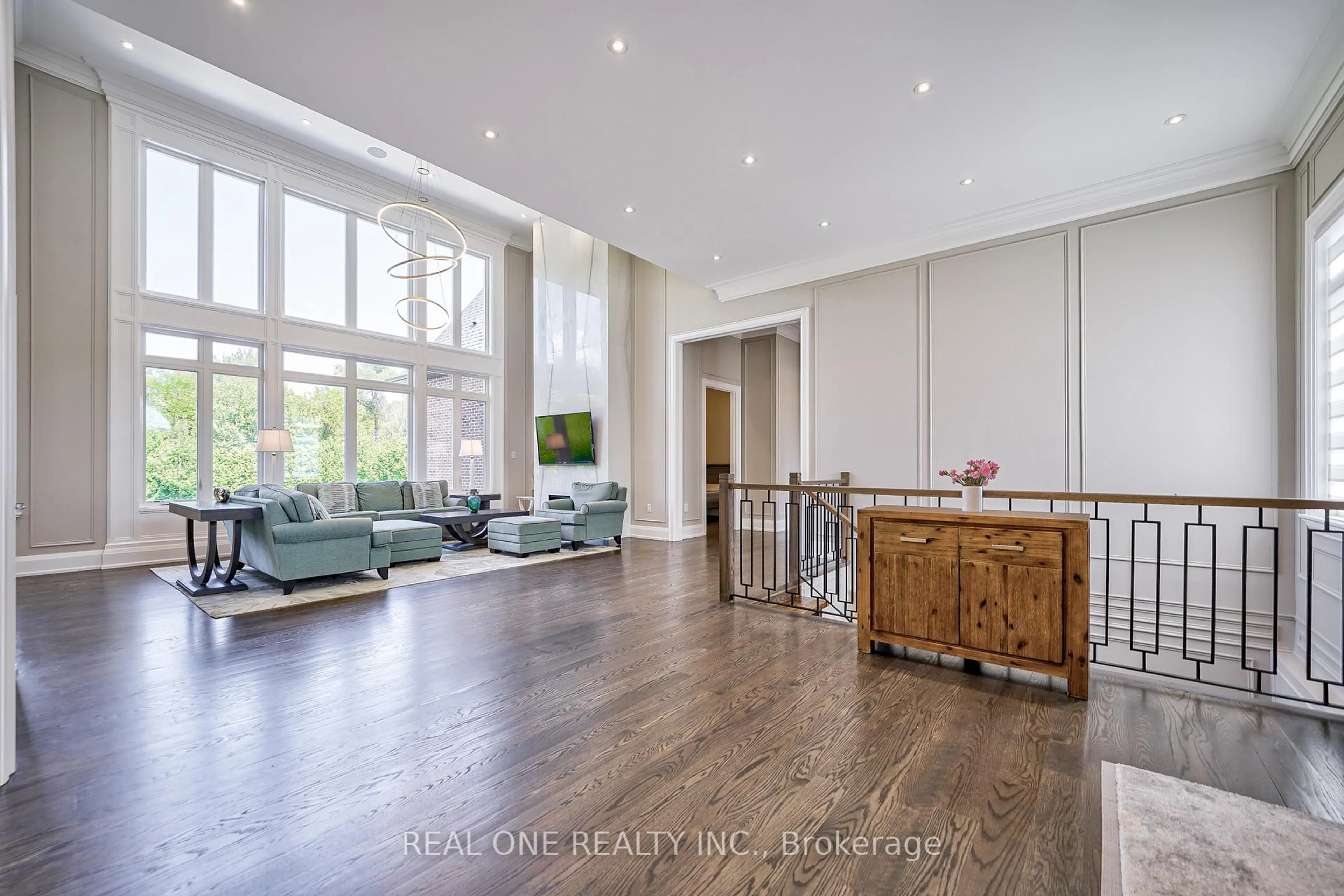 Indoor foyer for 170 Ward Ave, East Gwillimbury Ontario L0G 1V0