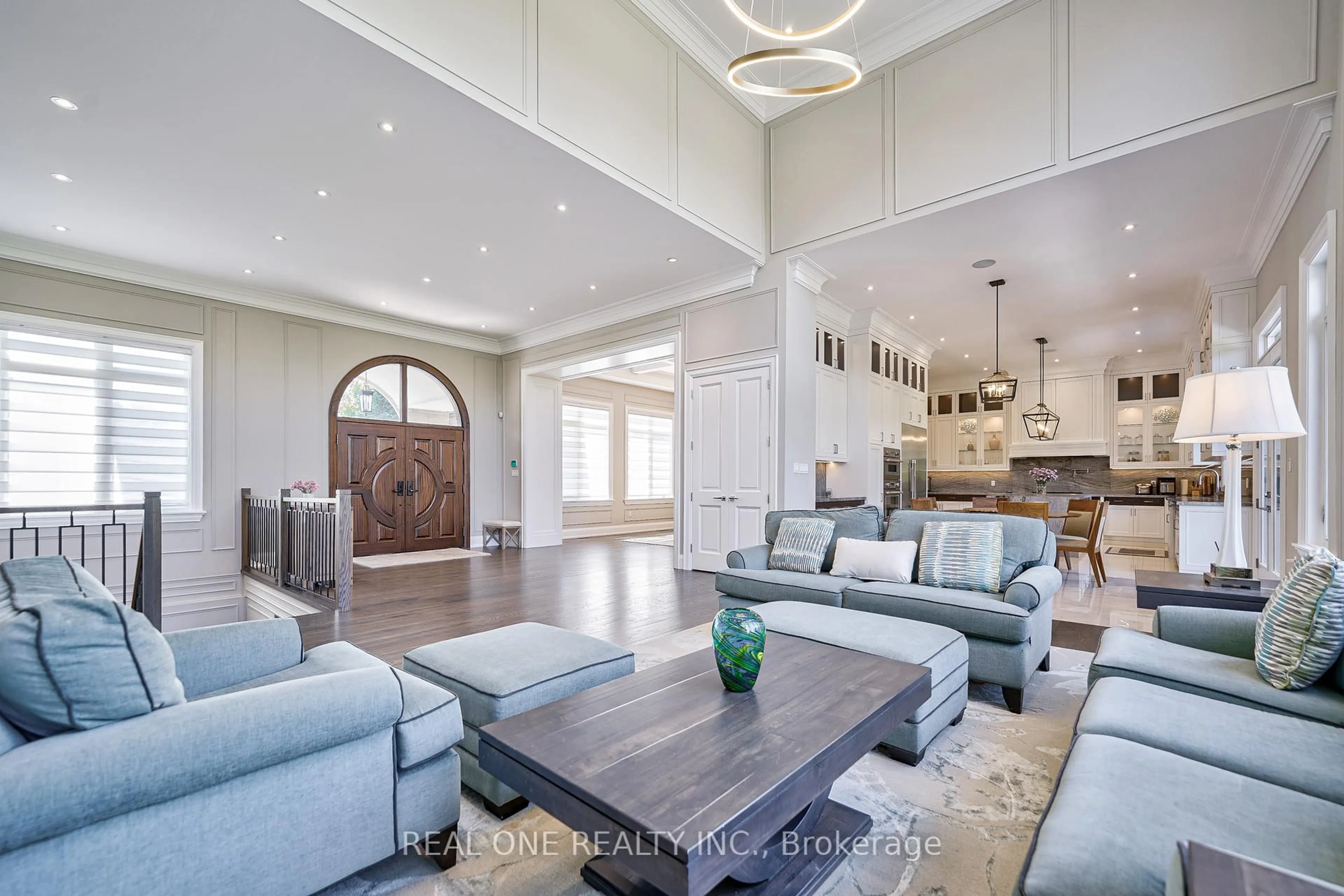 Living room with furniture, unknown for 170 Ward Ave, East Gwillimbury Ontario L0G 1V0