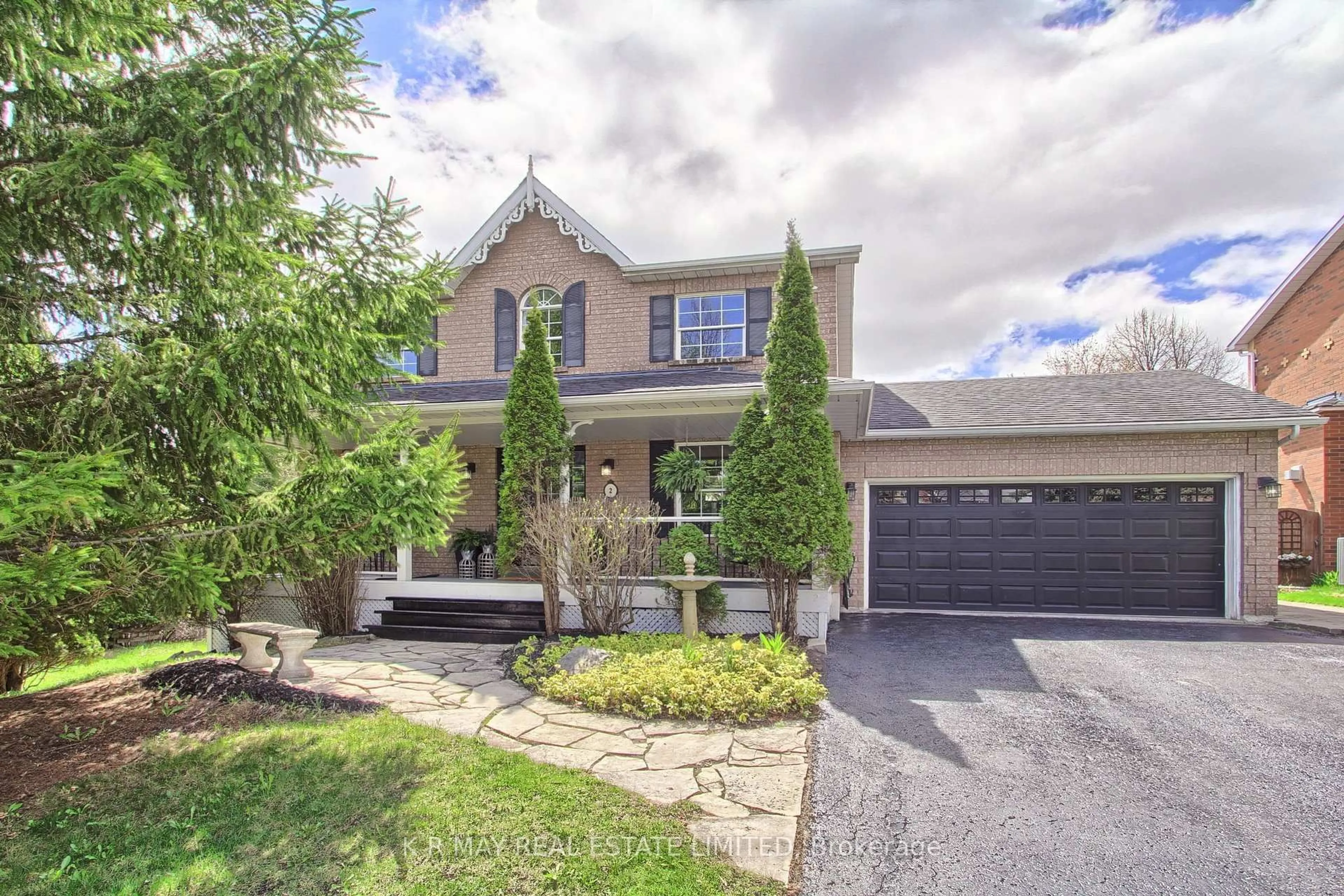 A pic from outside/outdoor area/front of a property/back of a property/a pic from drone, street for 2 Widdifield Crt, Uxbridge Ontario L9P 1T9