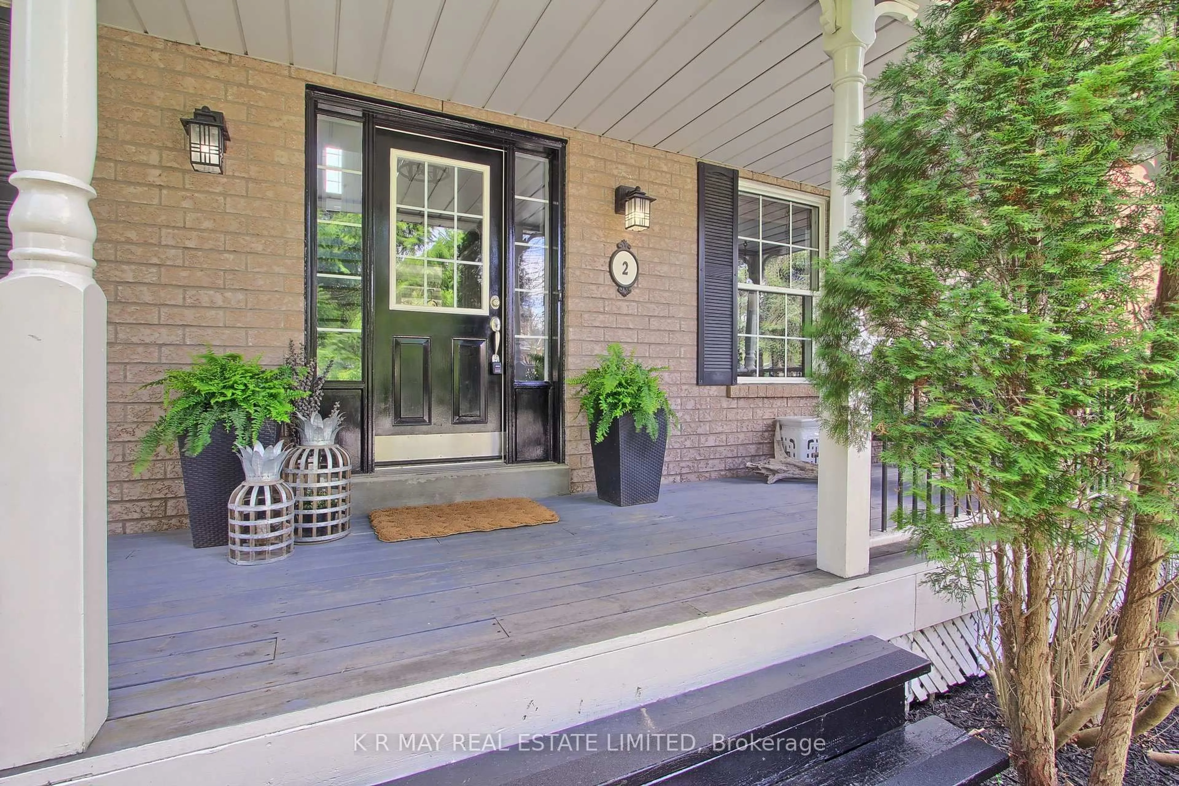 Indoor entryway for 2 Widdifield Crt, Uxbridge Ontario L9P 1T9