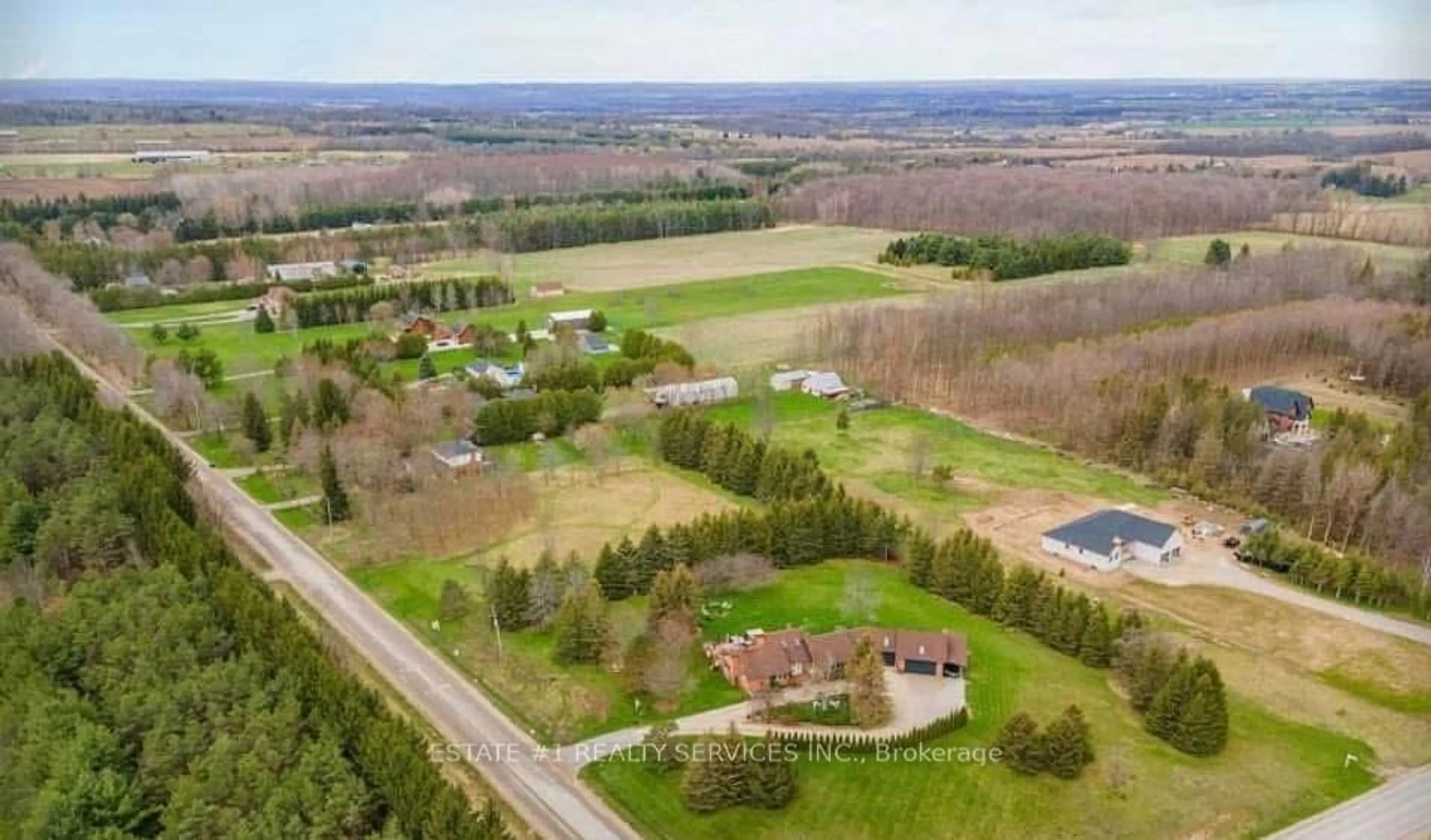 A pic from outside/outdoor area/front of a property/back of a property/a pic from drone, unknown for 5464 6th Line, New Tecumseth Ontario L0G 1W0