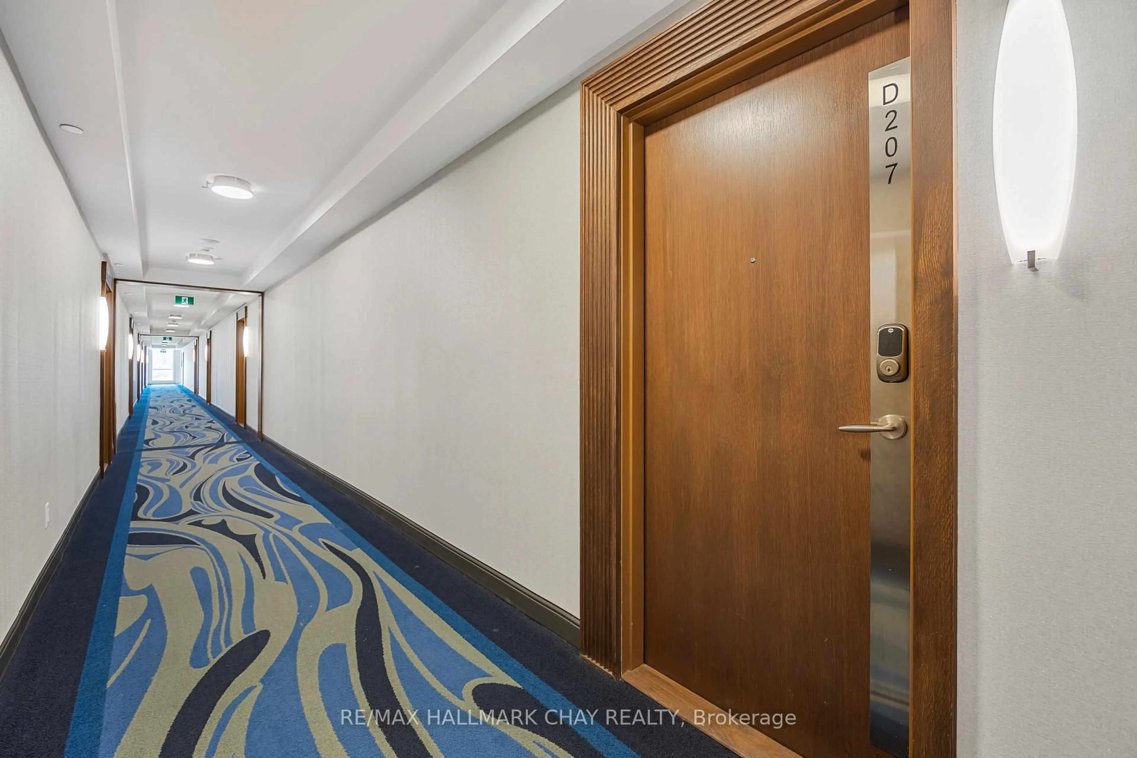 Indoor foyer for 333 Sea Ray Ave #207D, Innisfil Ontario L9S 0J4