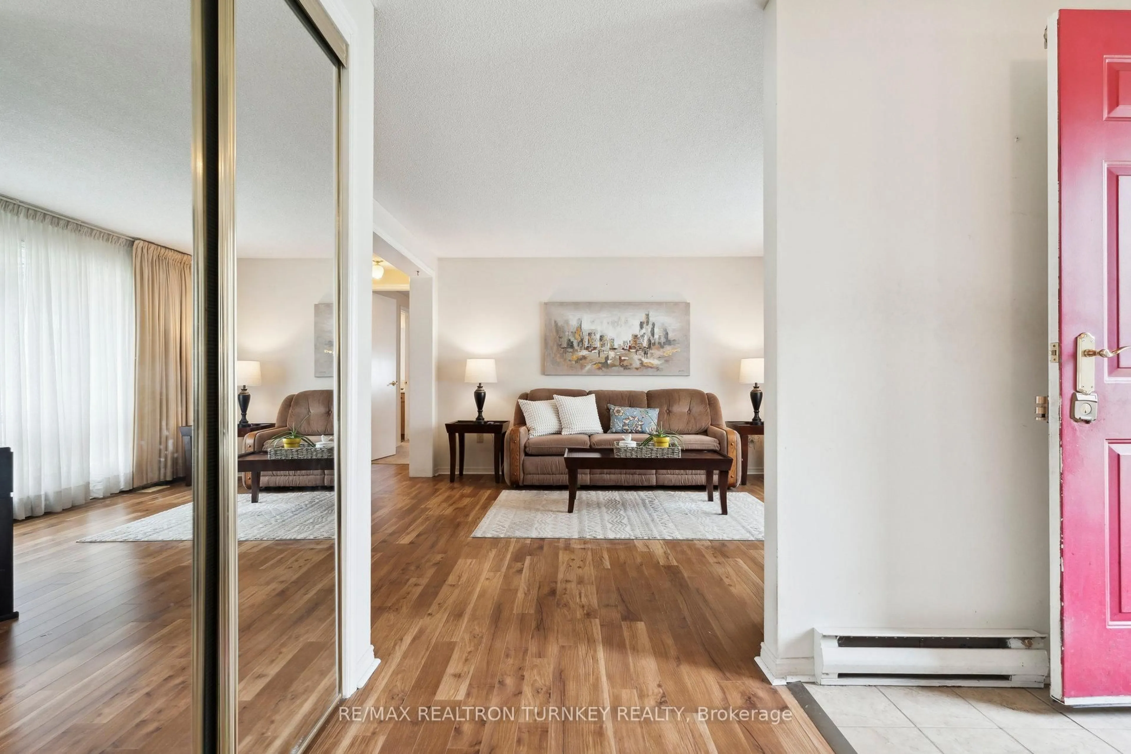 Indoor entryway for 36 Tecumseth Pines Dr, New Tecumseth Ontario L0G 1W0