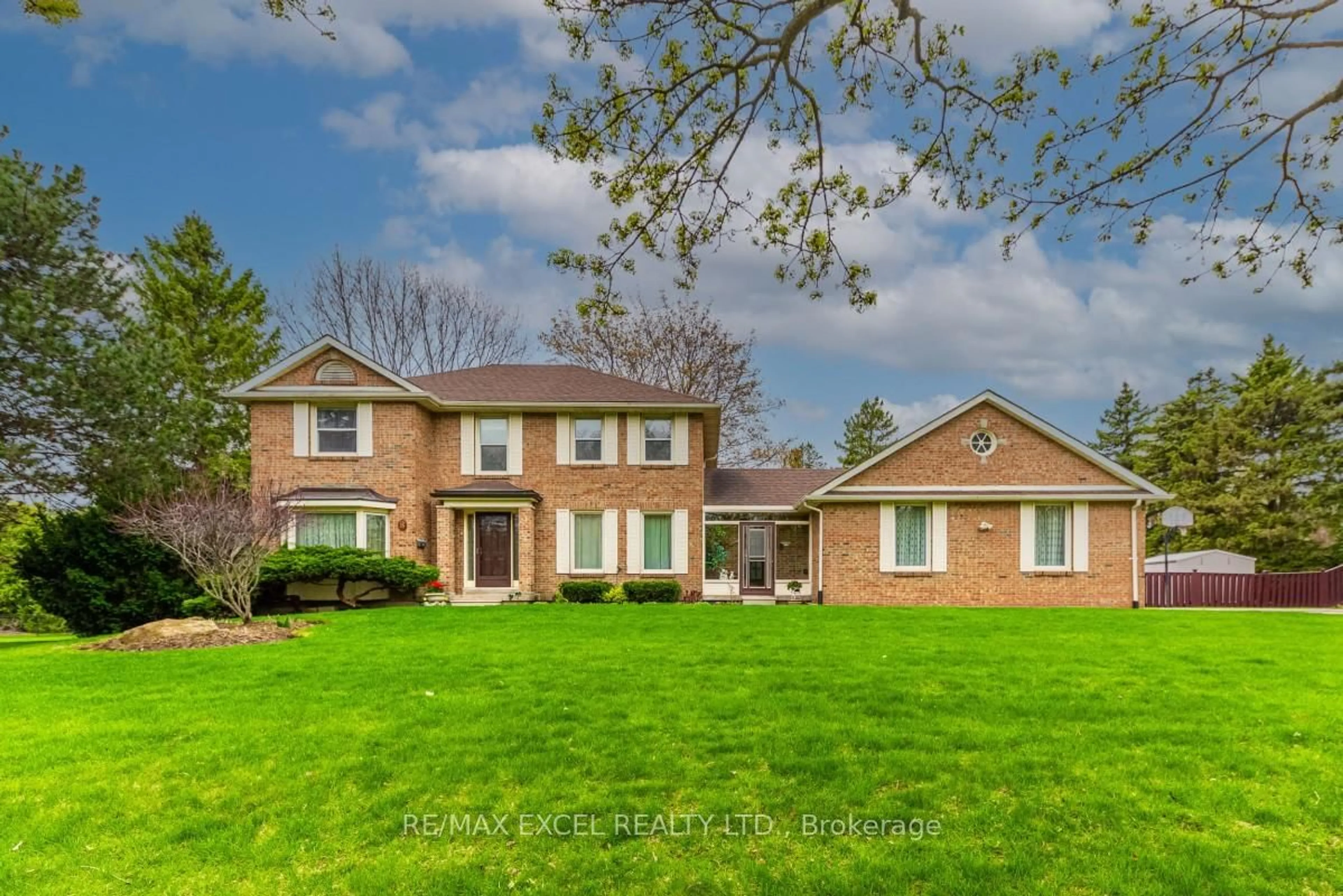 Home with brick exterior material, unknown for 8 Boyd Crt, Markham Ontario L6C 1A6