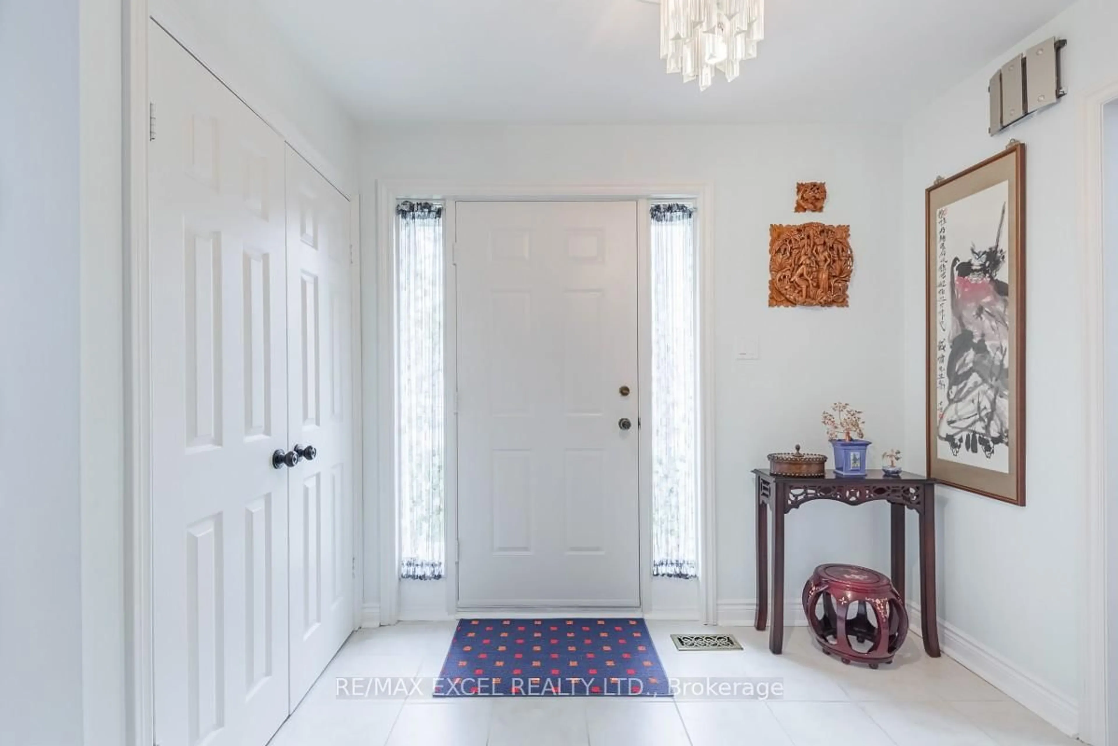 Indoor entryway for 8 Boyd Crt, Markham Ontario L6C 1A6