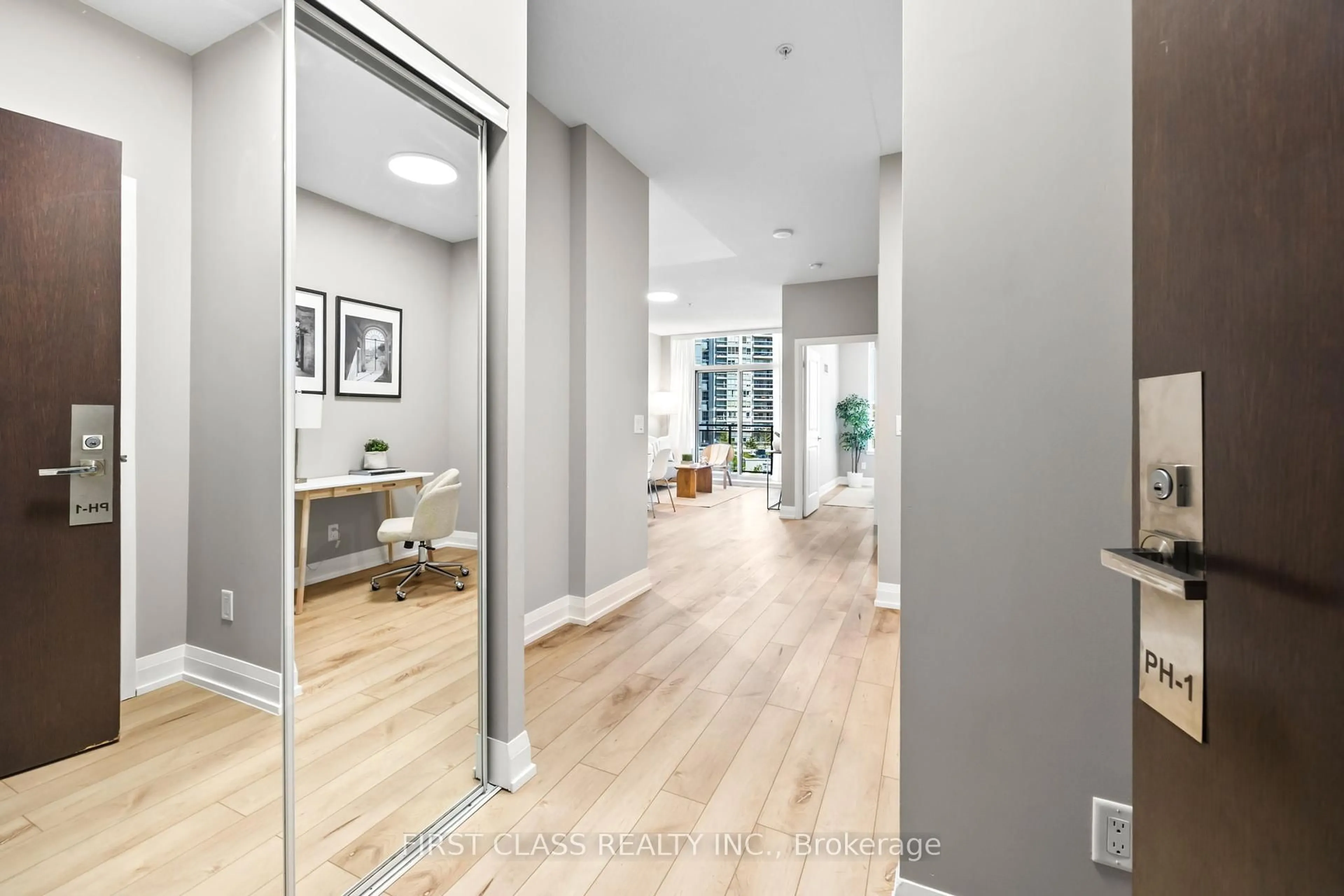 Indoor entryway for 95 North Park Rd #PH1, Vaughan Ontario L4J 0J1