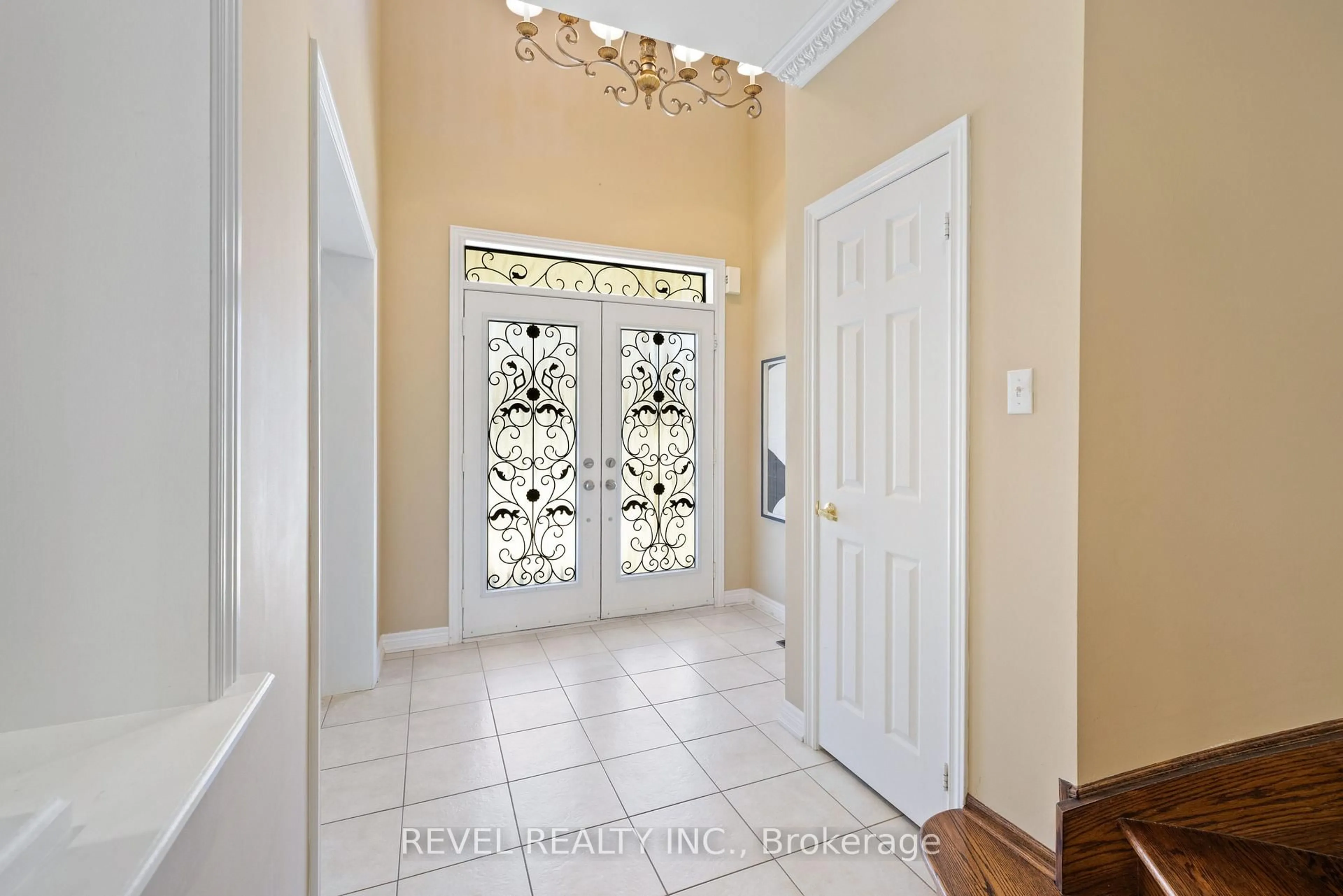 Indoor entryway for 16 Terrance Dr, Markham Ontario L6B 0M2