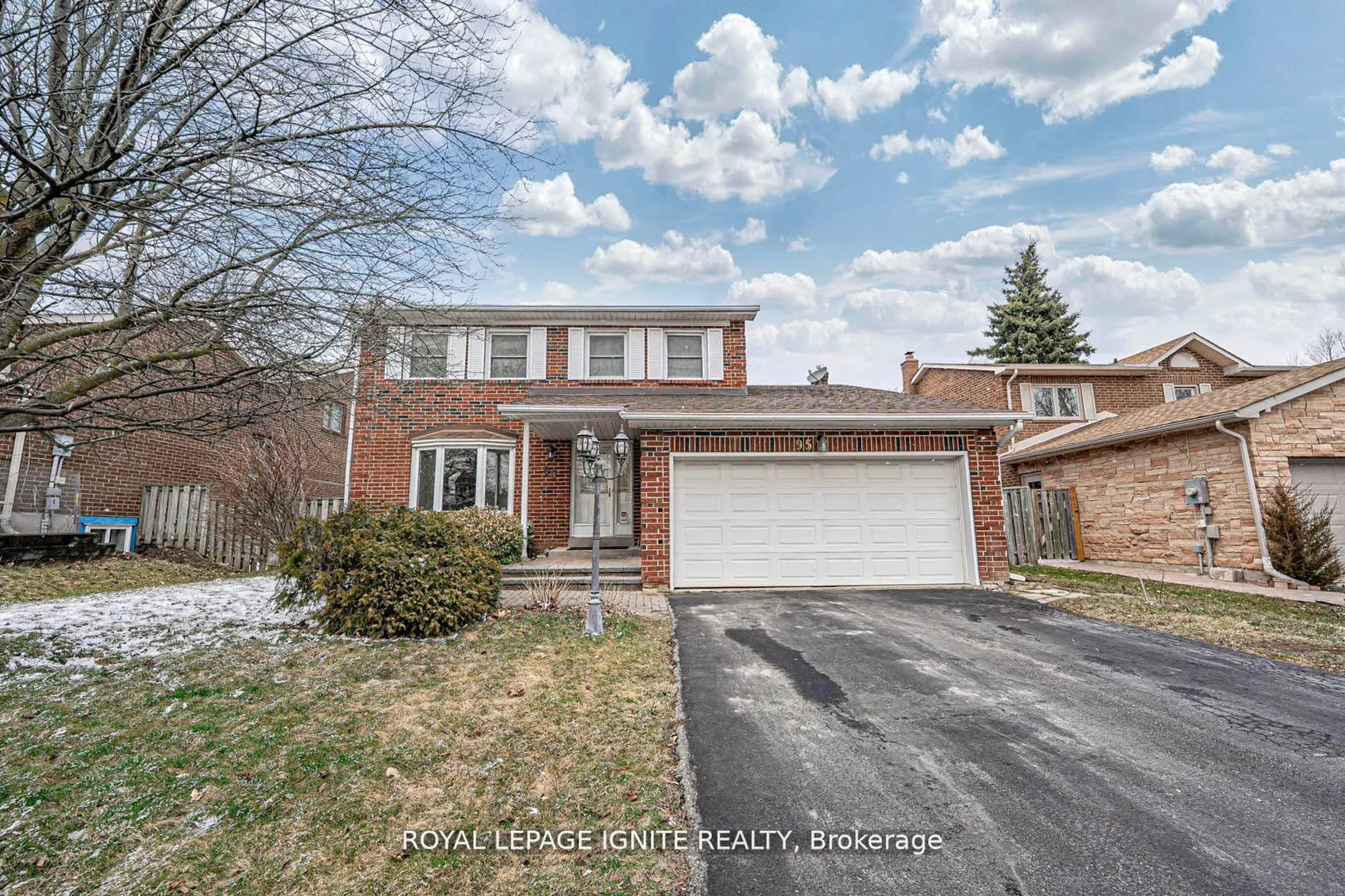 Home with brick exterior material, street for 95 Kingston Rd, Newmarket Ontario L3Y 5W9