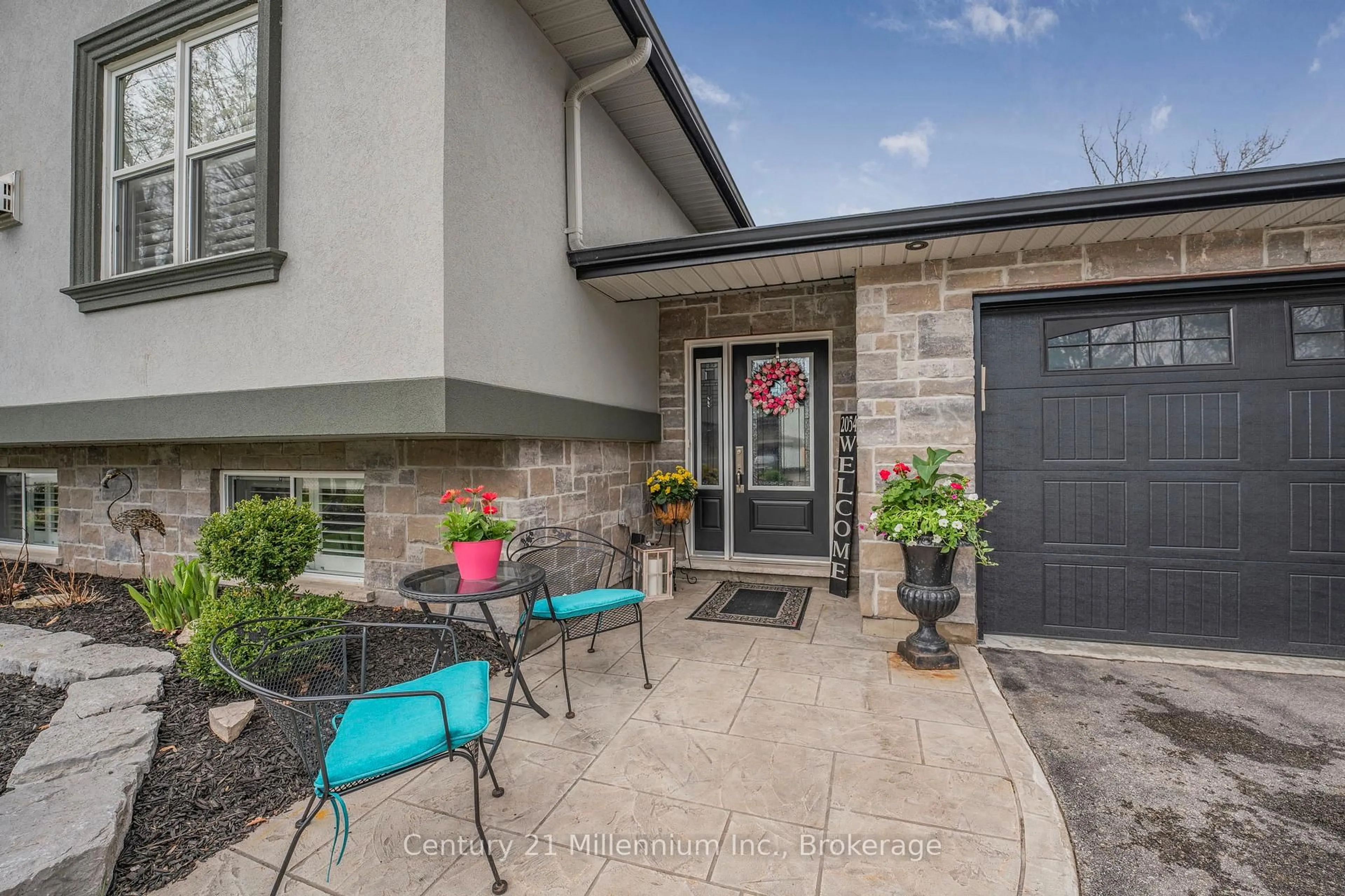 Unknown for 2054 Inglewood Dr, Innisfil Ontario L9S 1Y8