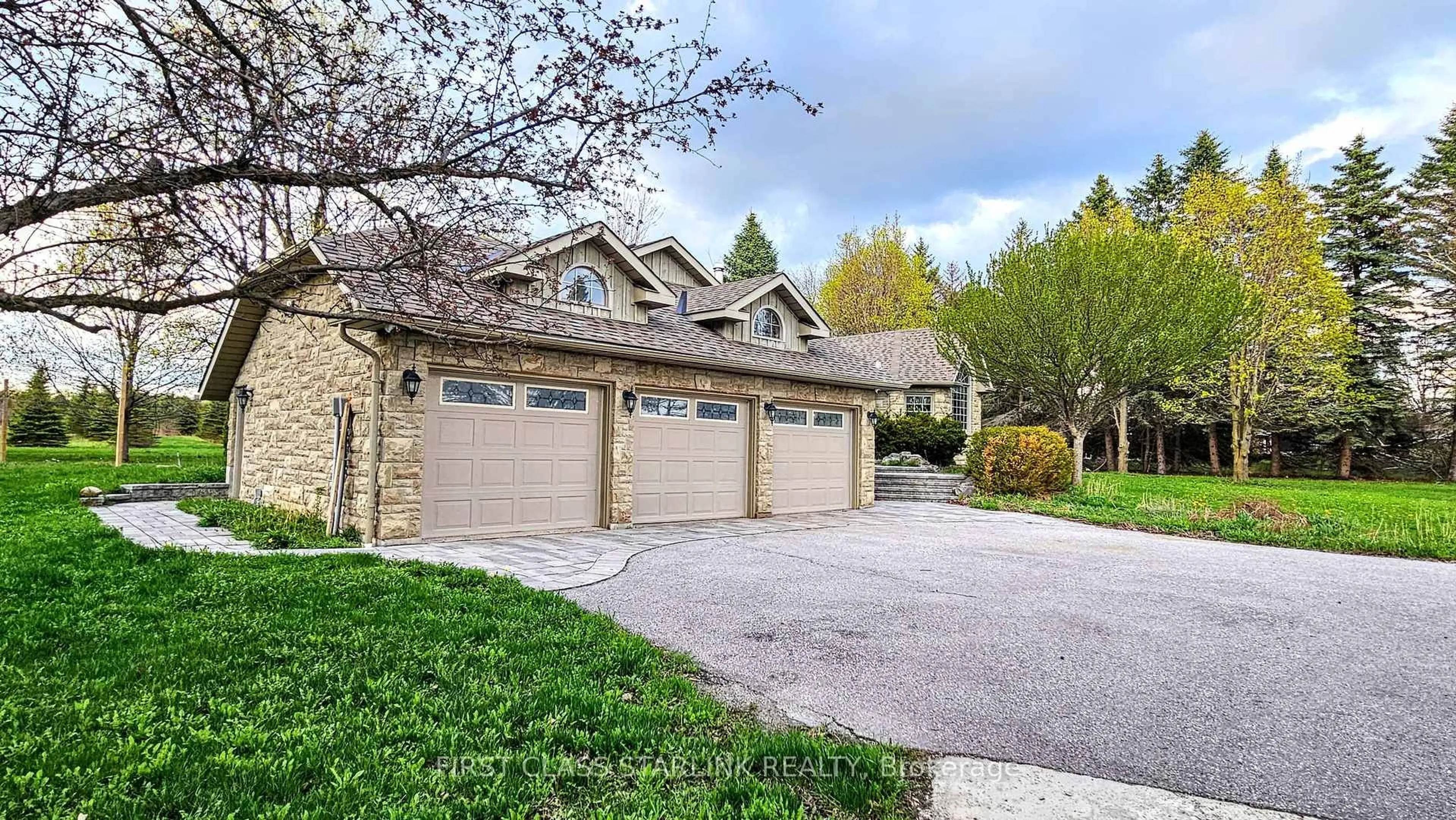 Indoor garage for 6394 Bethesda Sdrd, Whitchurch-Stouffville Ontario L4A 7X3