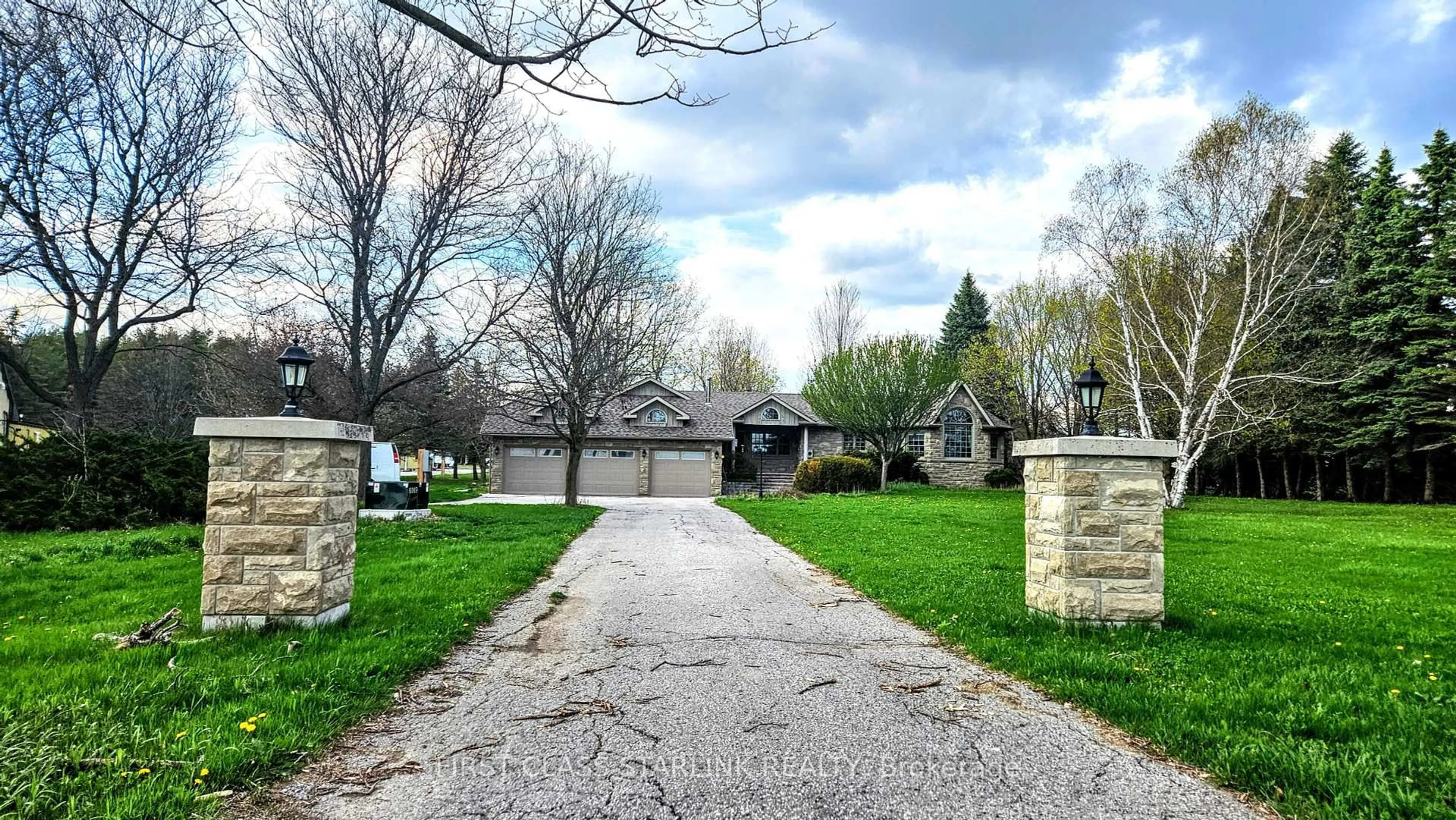 A pic from outside/outdoor area/front of a property/back of a property/a pic from drone, street for 6394 Bethesda Sdrd, Whitchurch-Stouffville Ontario L4A 7X3