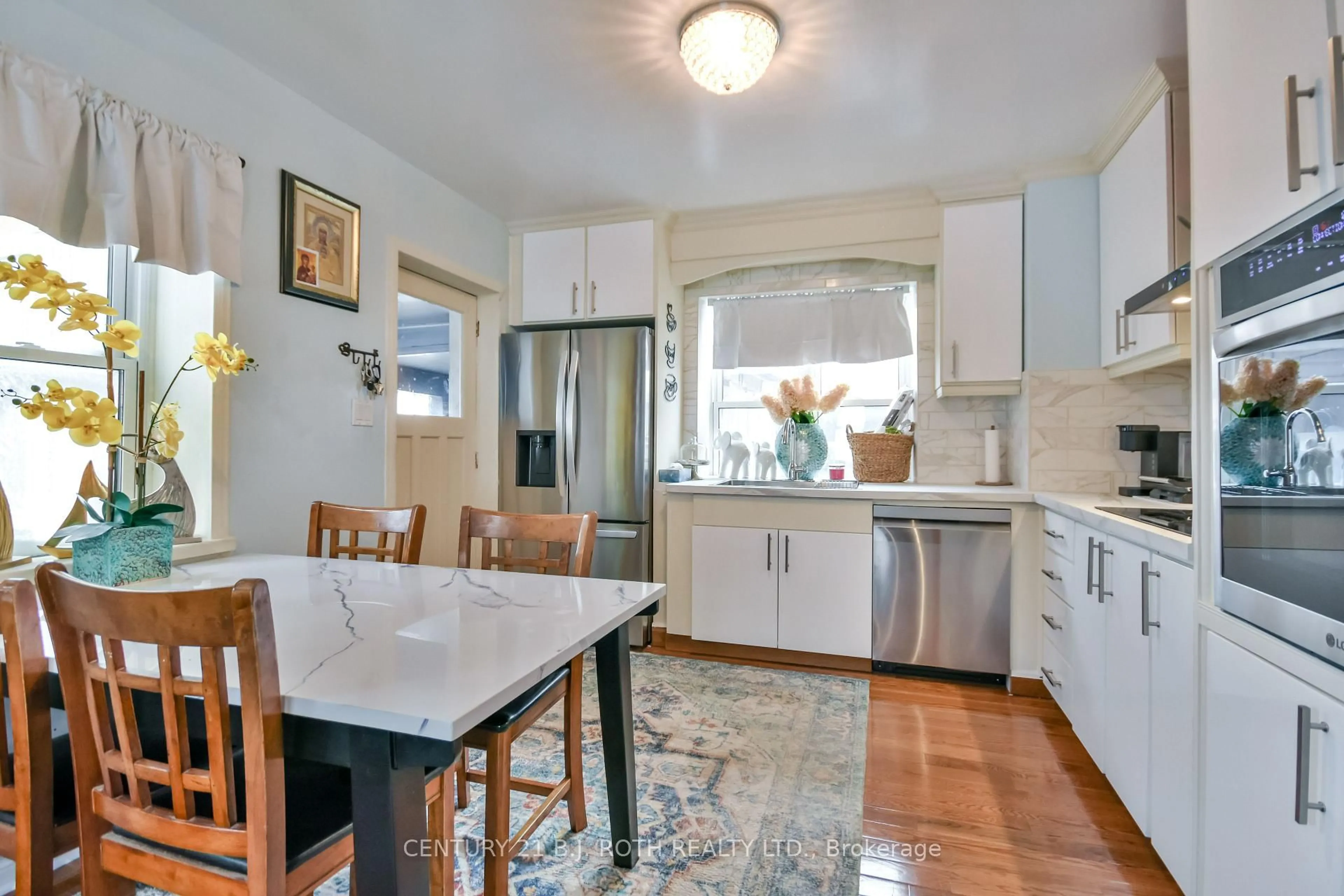 Open concept kitchen, unknown for 1231 10th Line, Innisfil Ontario L9S 3N5