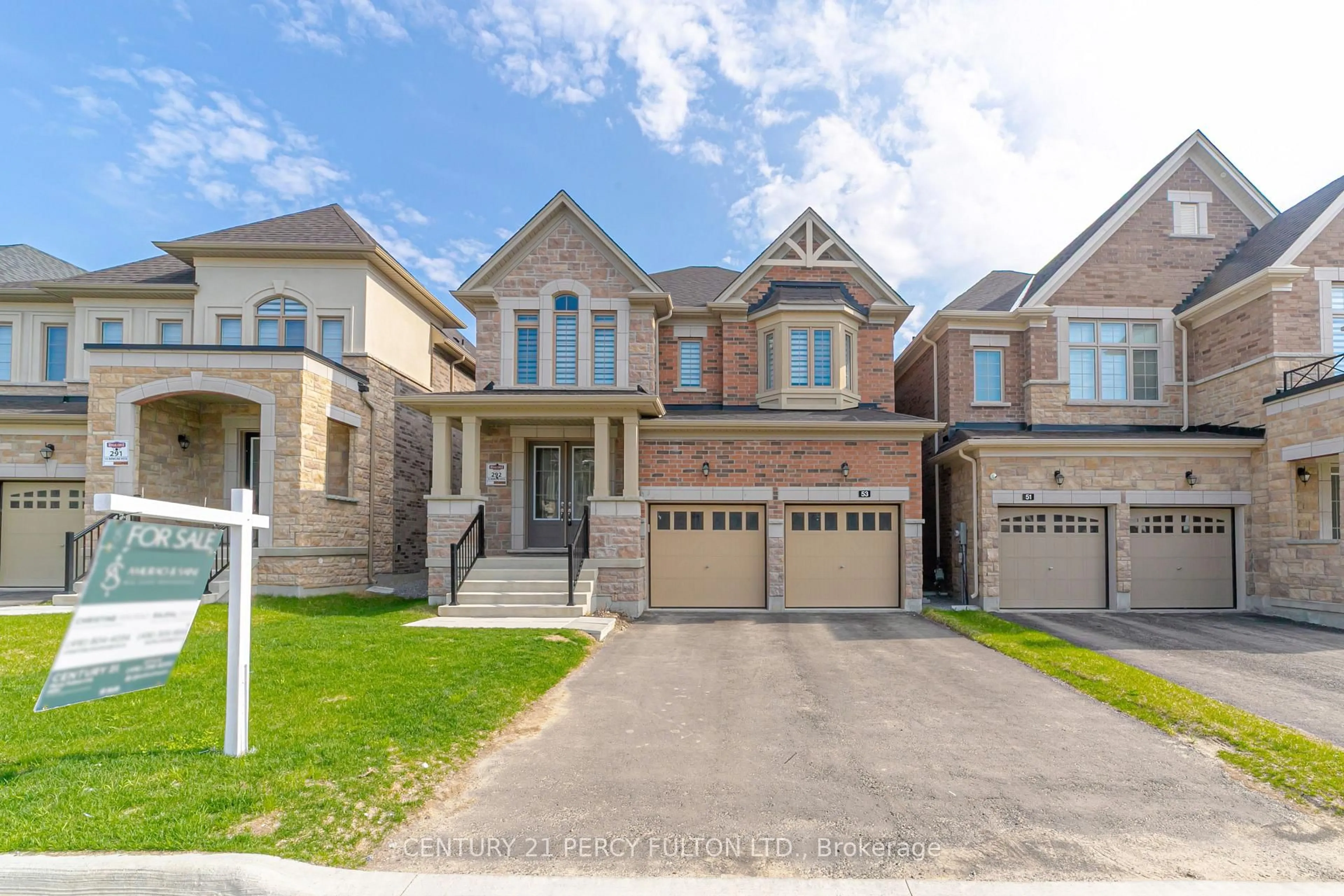 Home with brick exterior material, street for 53 Bowline Vista N/A, East Gwillimbury Ontario L9N 0W2