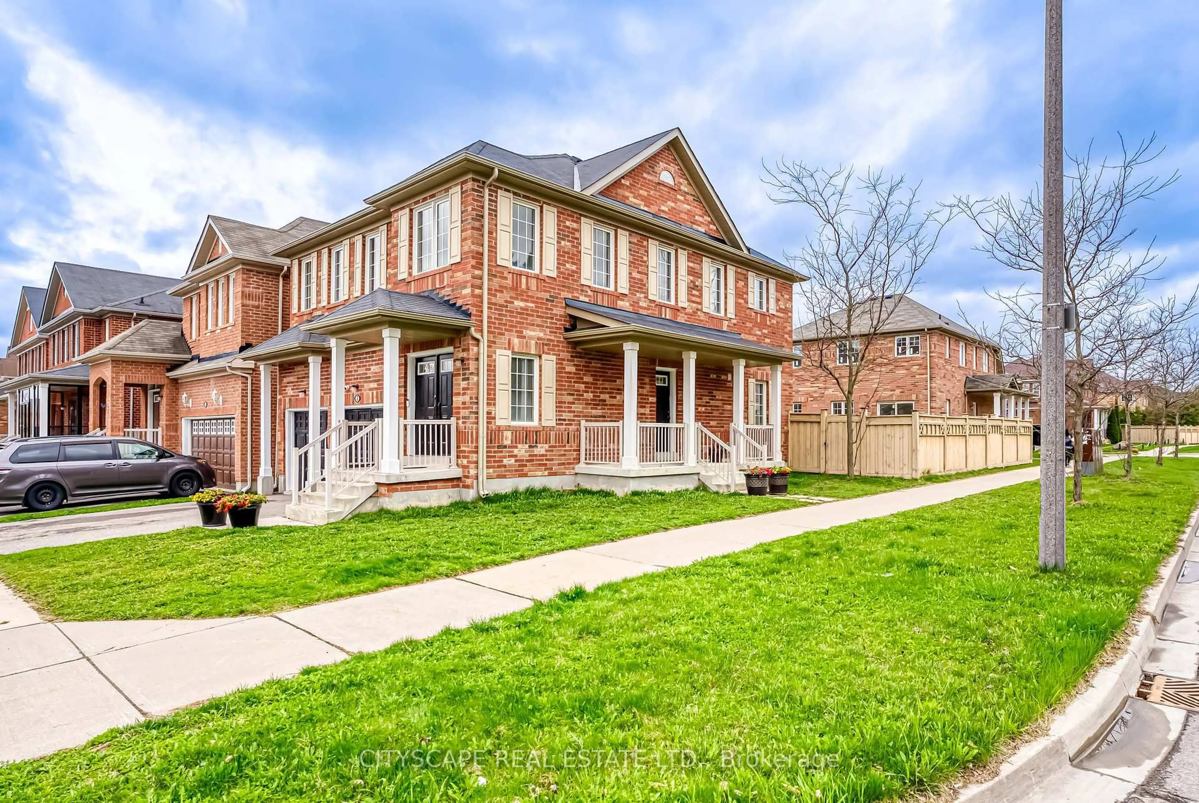Home with brick exterior material, street for 2 Horn St, Whitchurch-Stouffville Ontario L4A 0X9