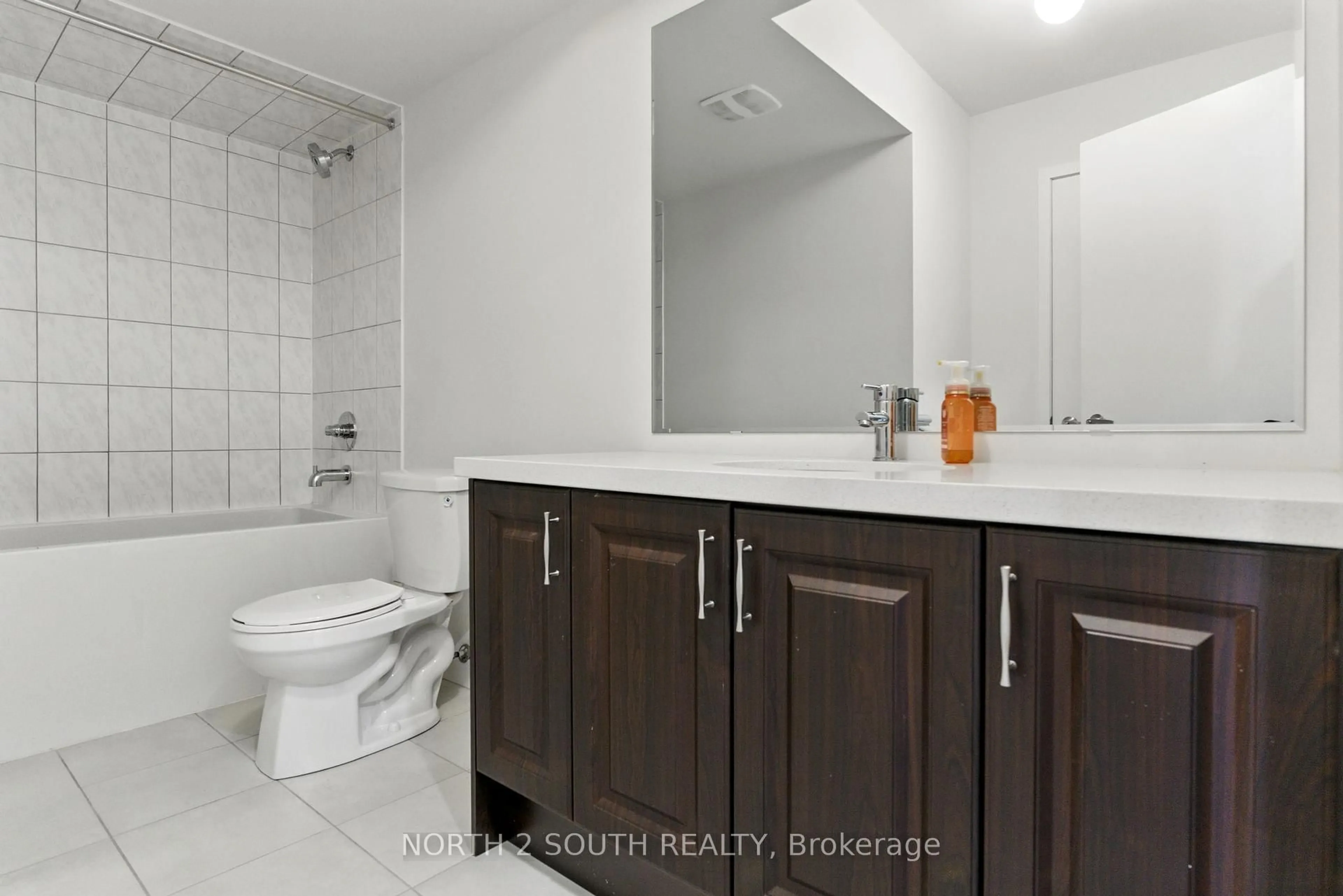 Standard bathroom, ceramic/tile floor for 20 Thomas Armstrong Lane #10, Richmond Hill Ontario L4C 5S6