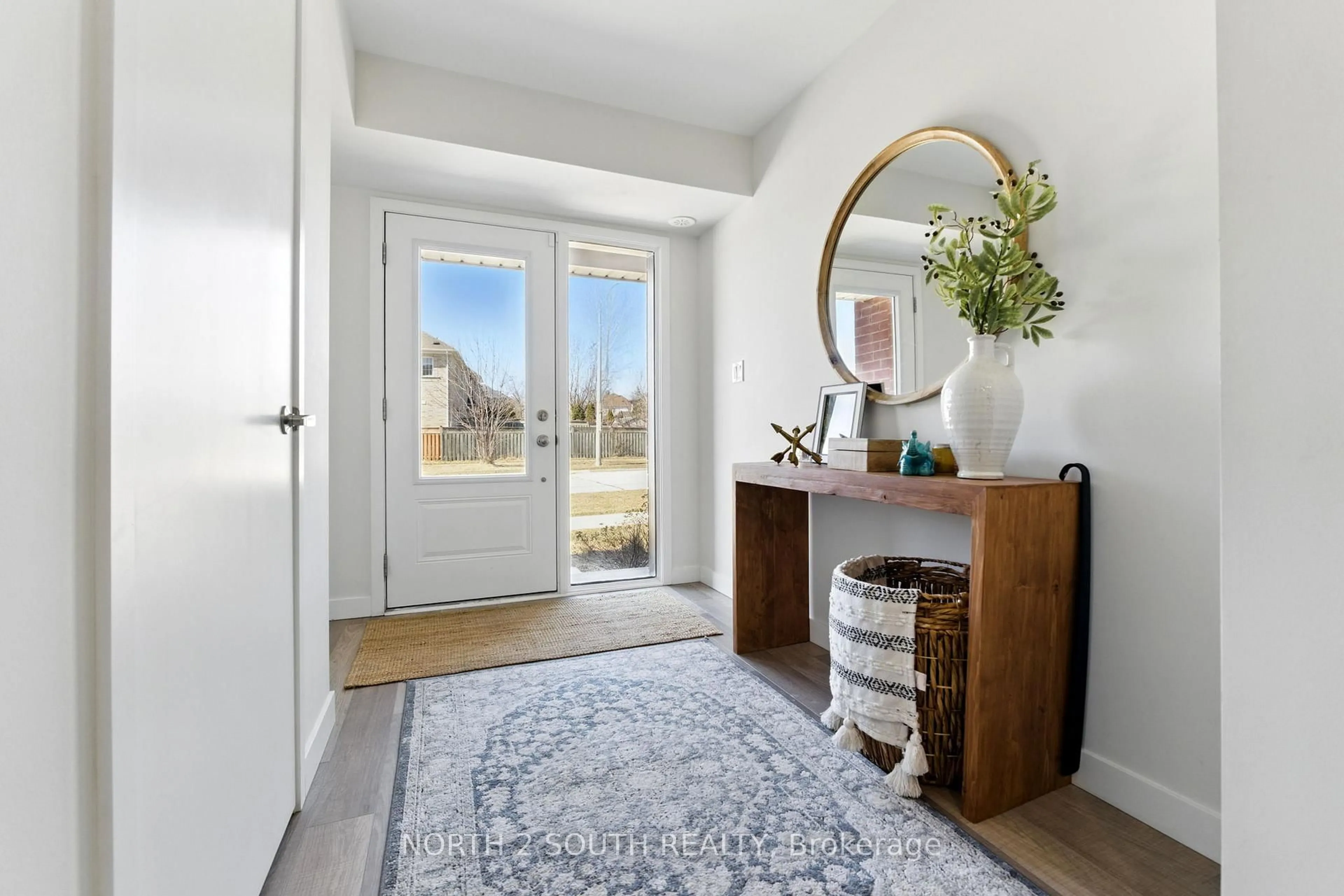 Indoor entryway for 20 Thomas Armstrong Lane #10, Richmond Hill Ontario L4C 5S6
