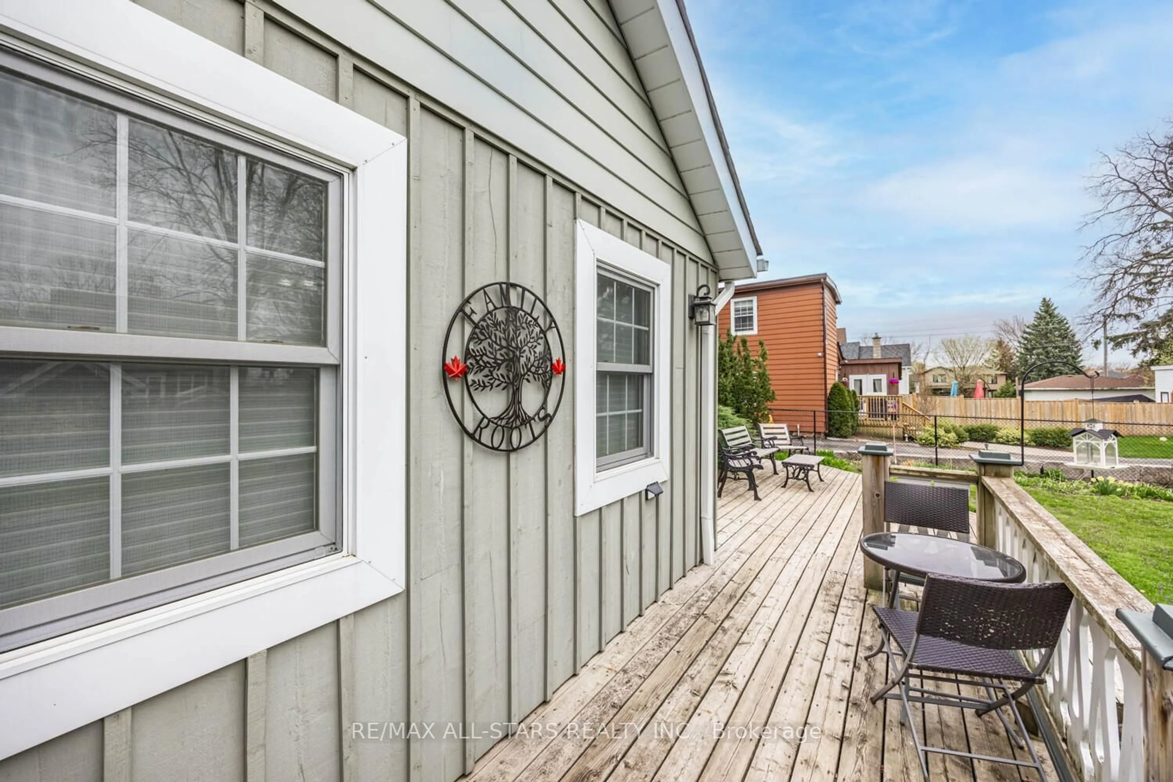 Patio, street for 8 Albert St, Whitchurch-Stouffville Ontario L4A 4H1