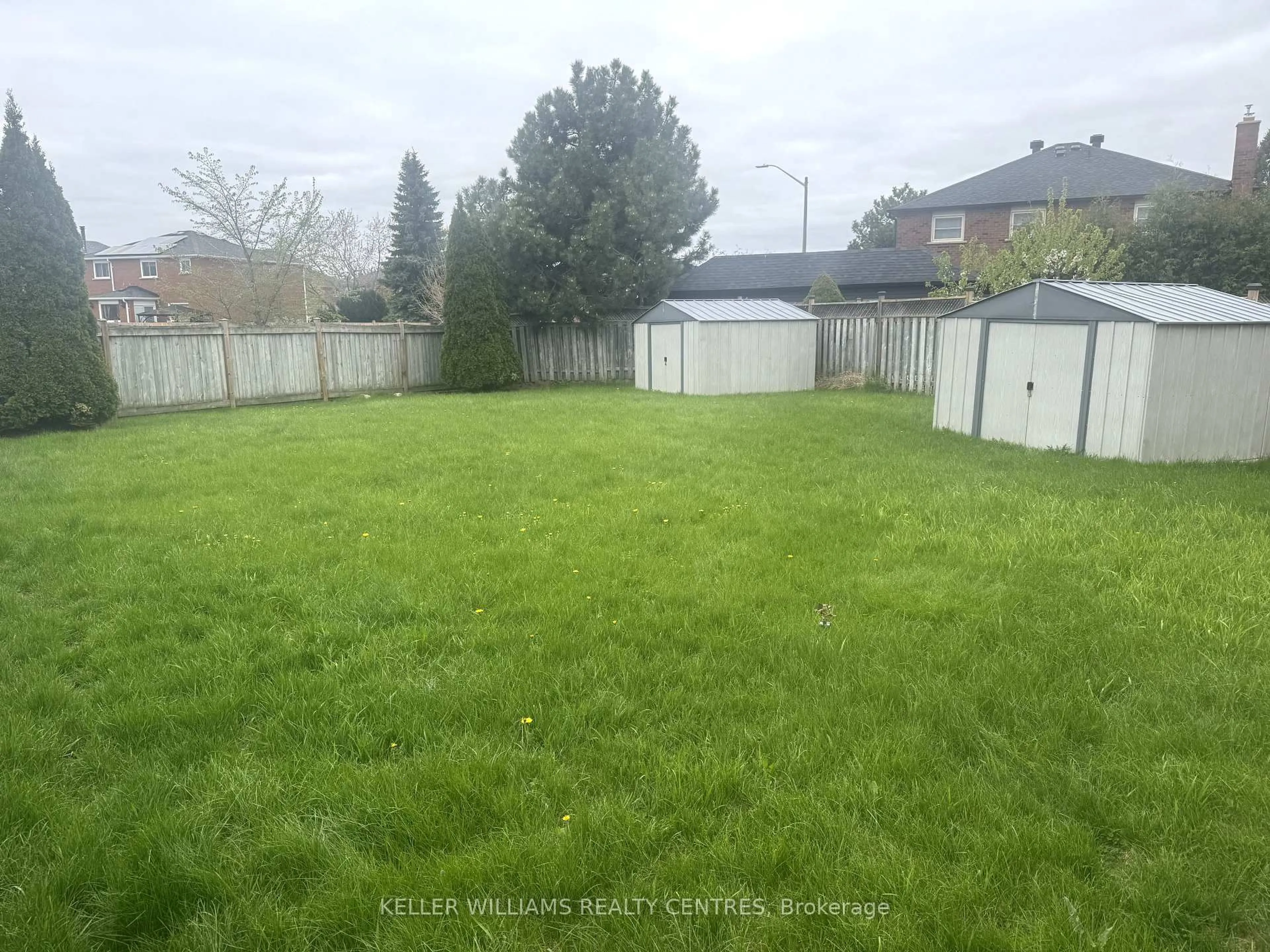 A pic from outside/outdoor area/front of a property/back of a property/a pic from drone, street for 23 Alderbury Dr, Markham Ontario L3S 2V2