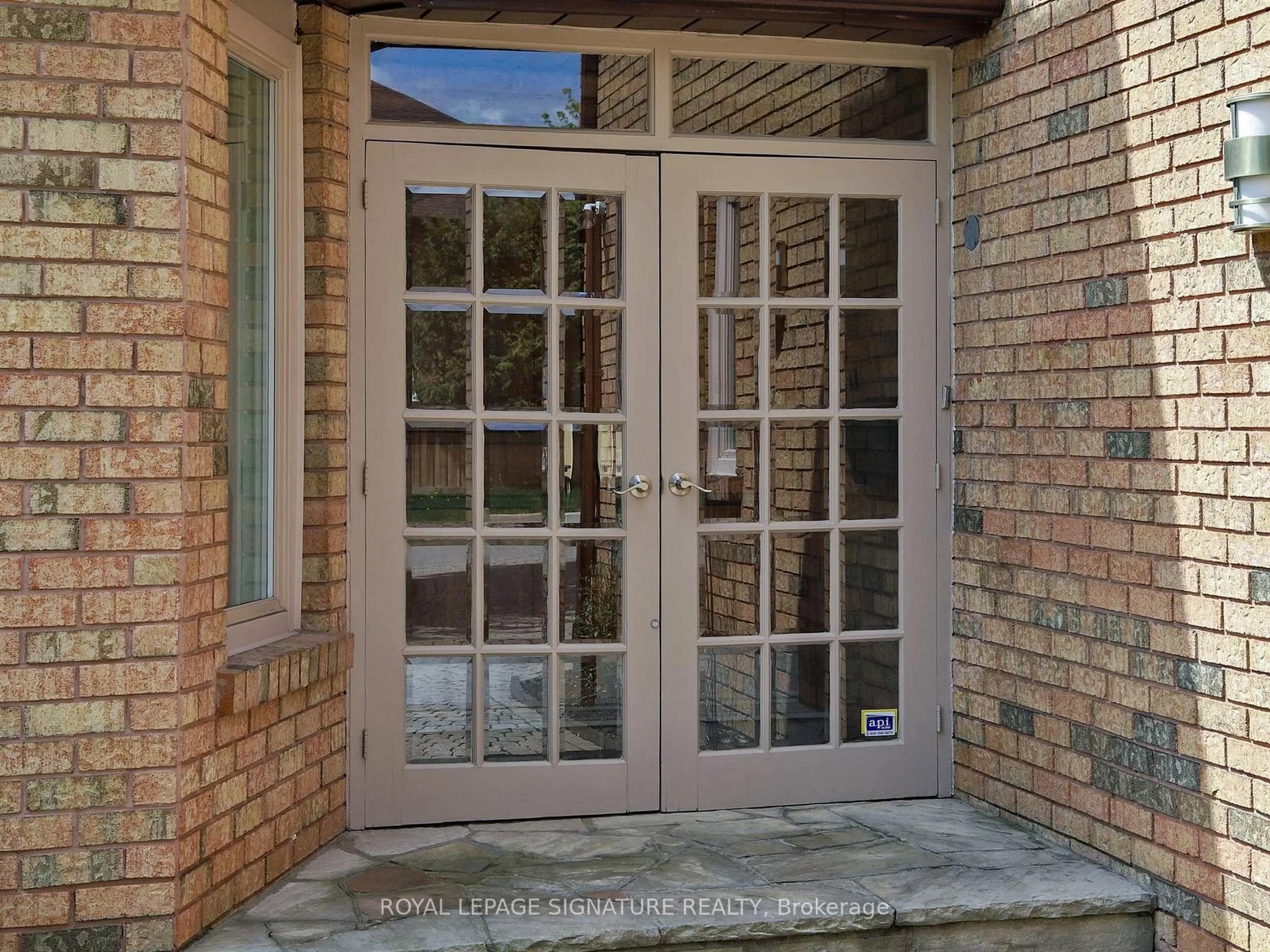 Indoor entryway for 18 Prince Edward Blvd, Markham Ontario L3T 7G3