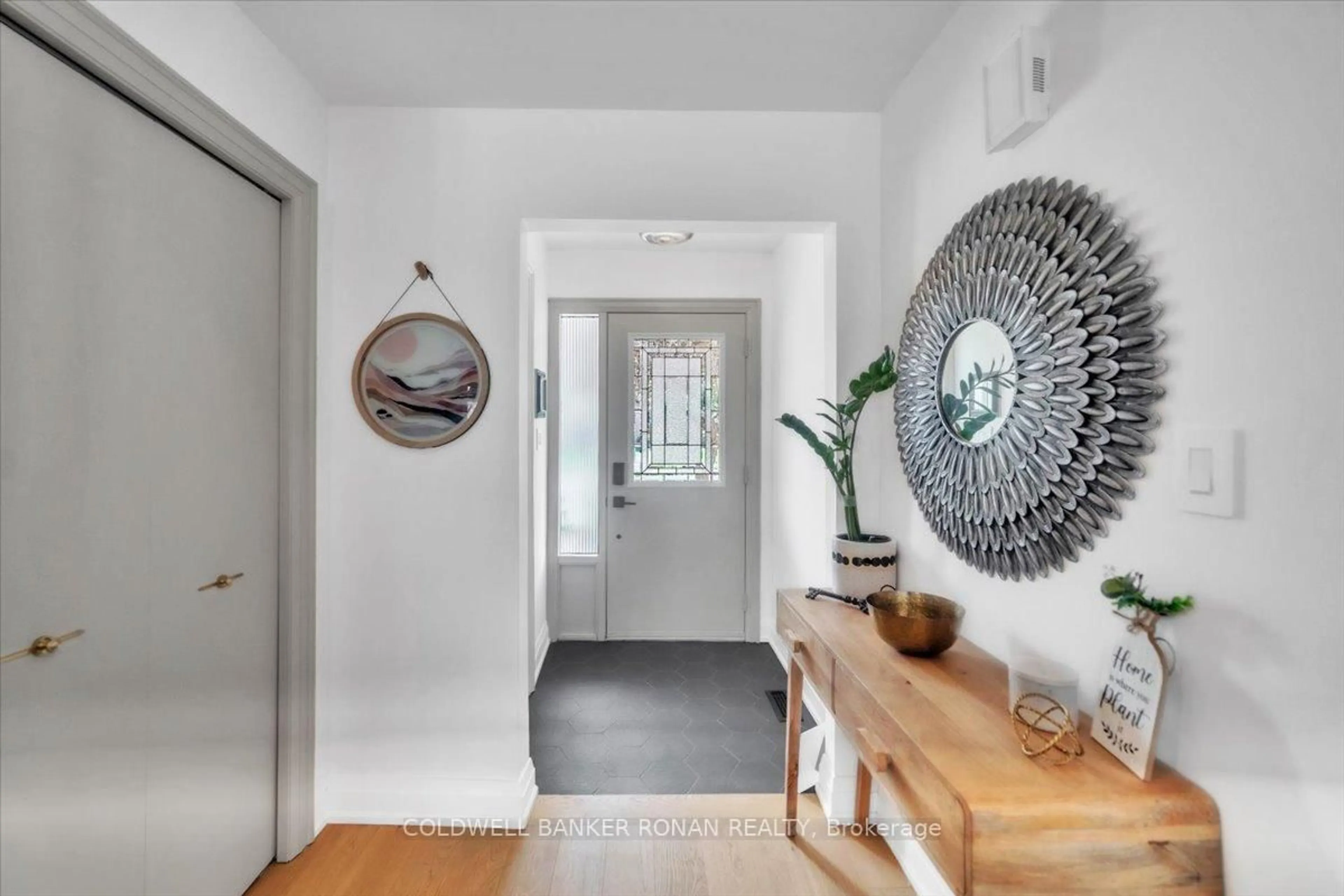 Indoor entryway for 14 Lionel Stone Ave, New Tecumseth Ontario L0G 1W0