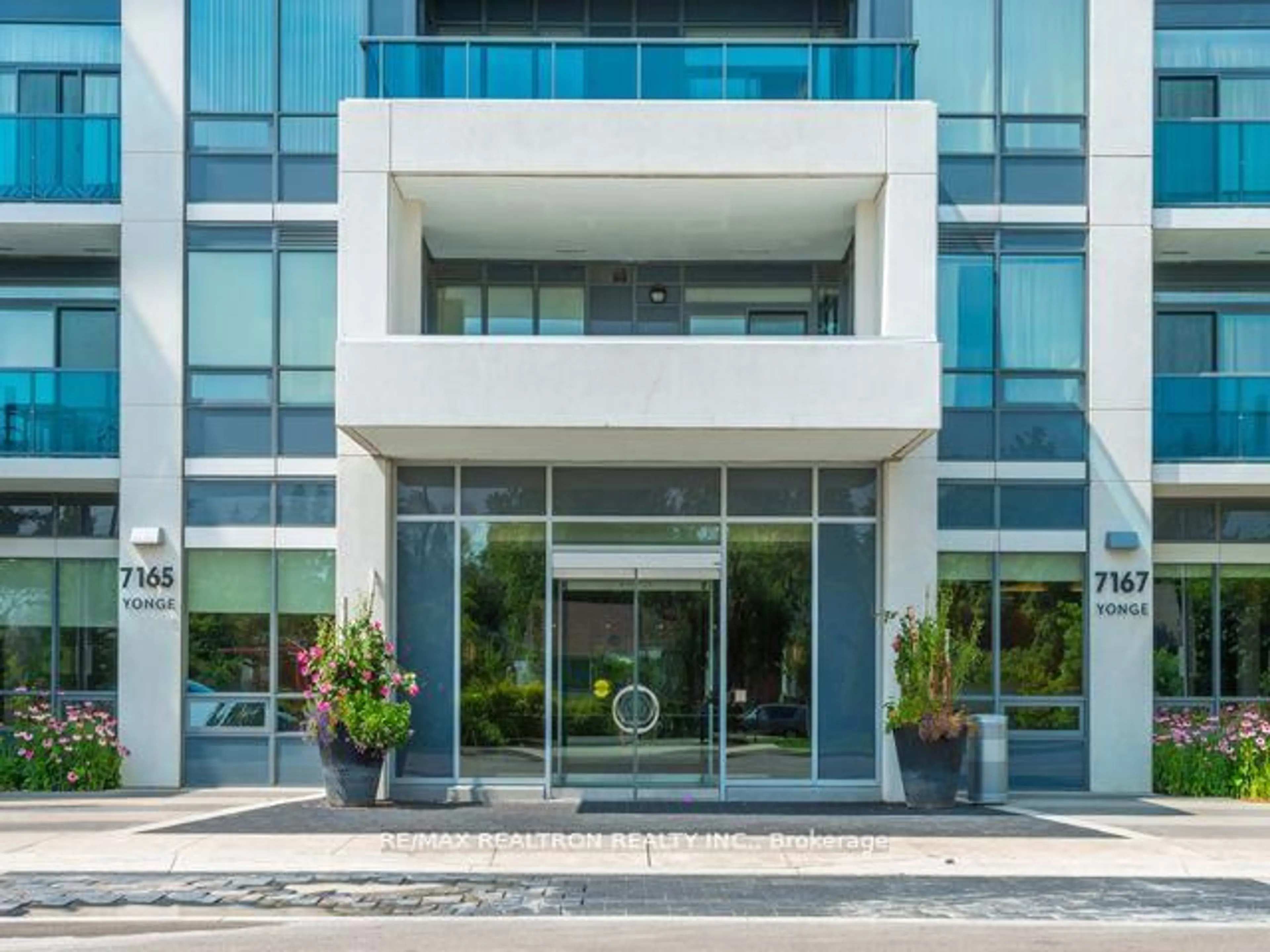 Indoor foyer for 7167 Yonge St #1511, Markham Ontario L3T 0E1