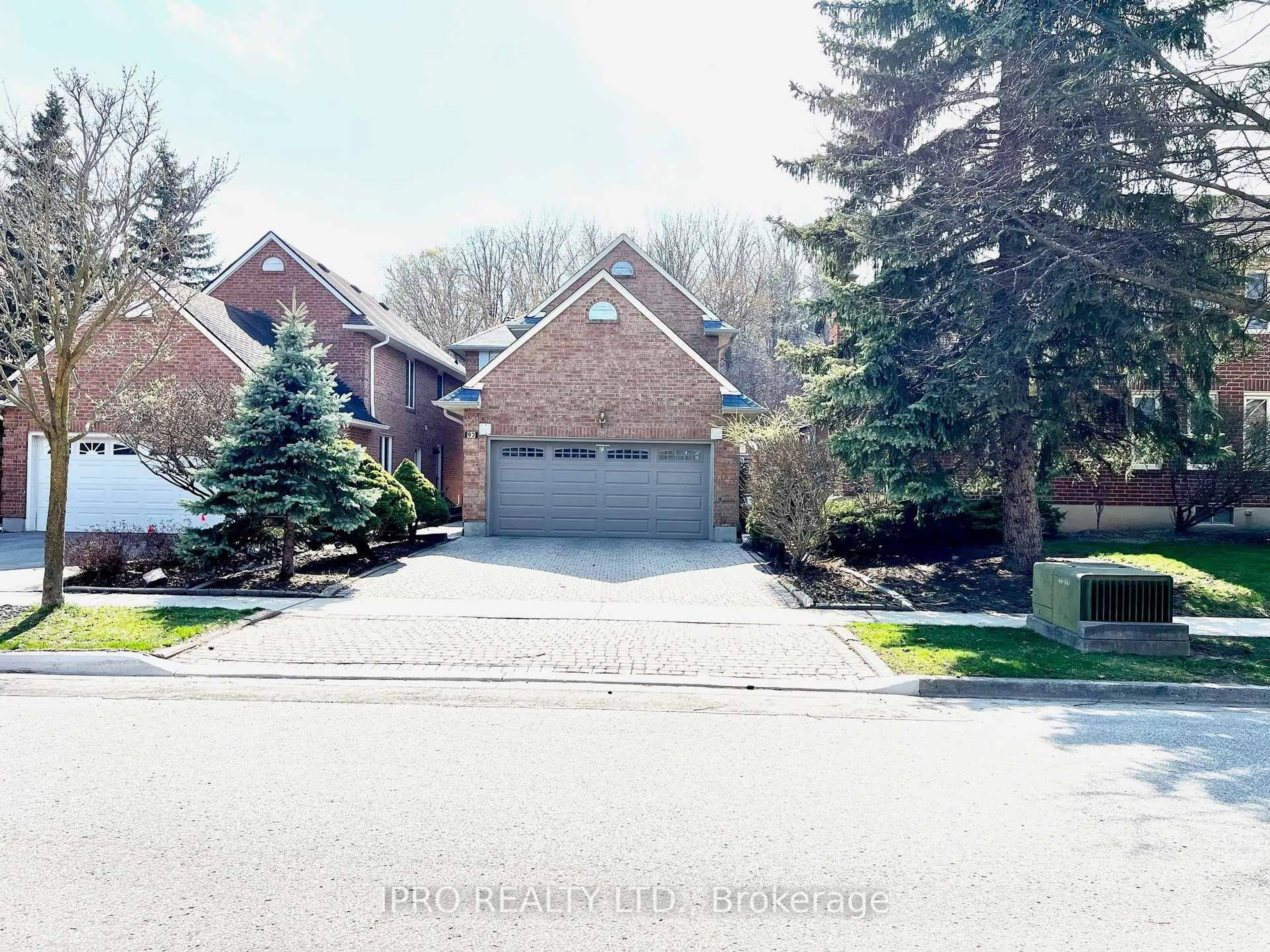 A pic from outside/outdoor area/front of a property/back of a property/a pic from drone, street for 92 Rosebury Lane, Vaughan Ontario L4L 3Z8