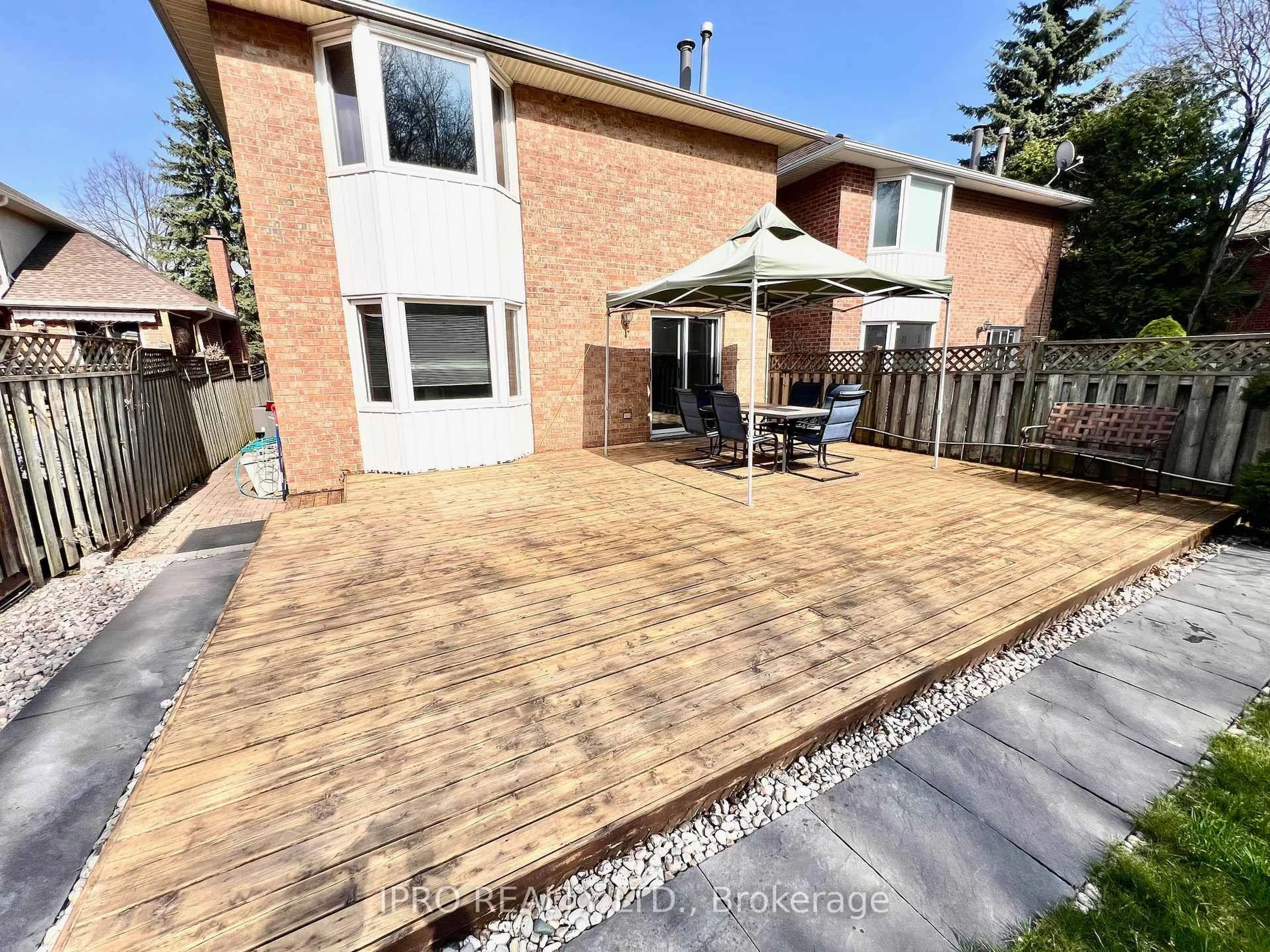 Patio, street for 92 Rosebury Lane, Vaughan Ontario L4L 3Z8