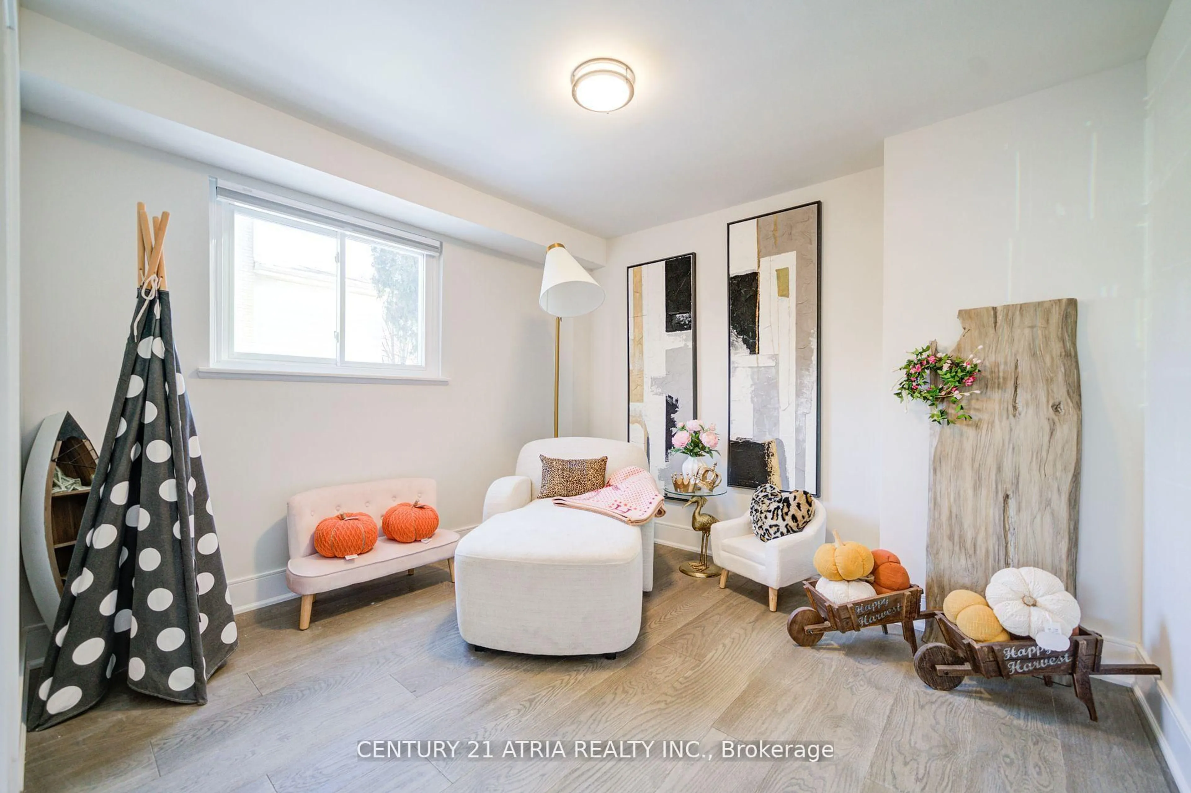 Living room with furniture, unknown for 1 Hamilton Hall Dr, Markham Ontario L3P 2P1