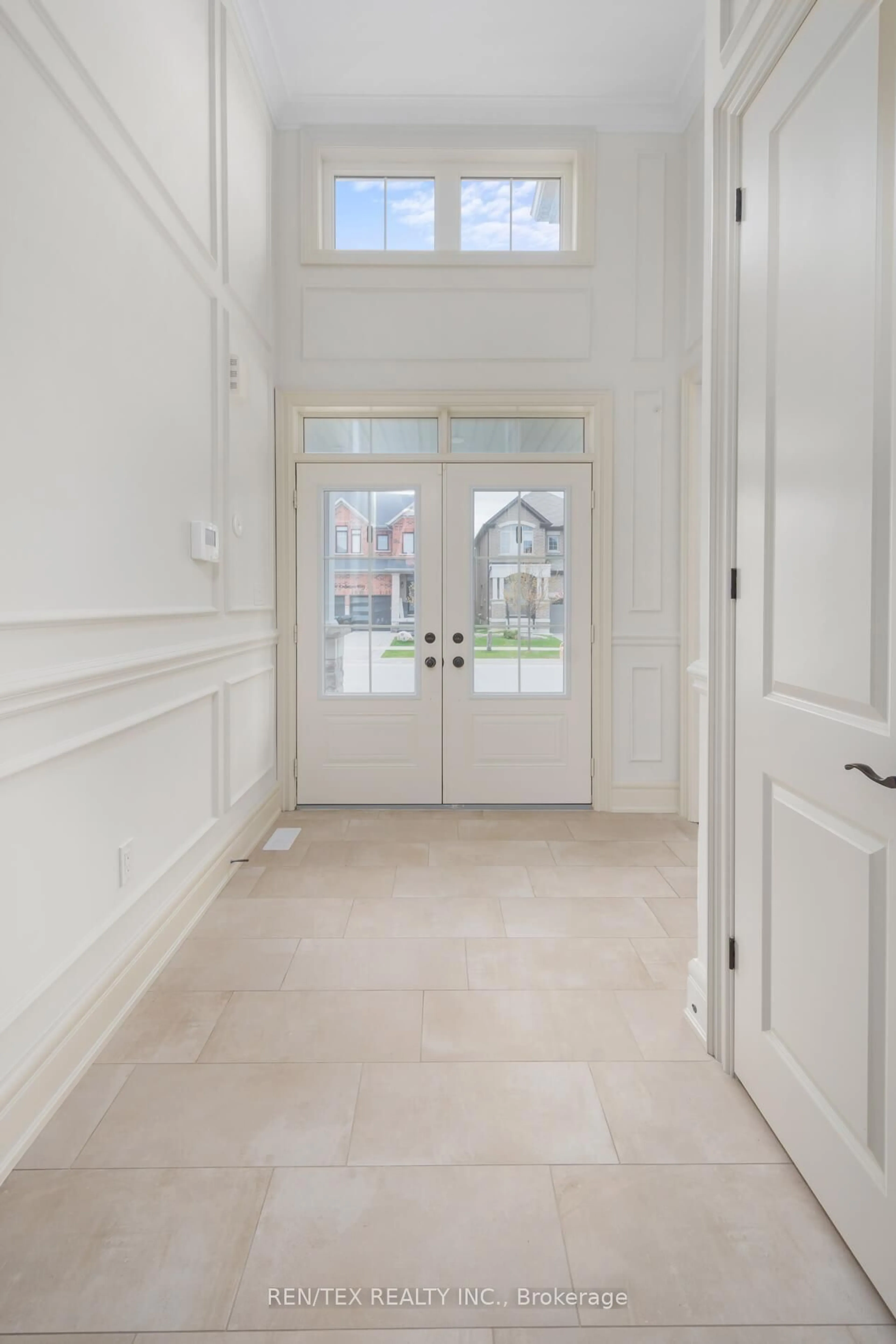 Indoor entryway for 1551 Emberton Way, Innisfil Ontario L9S 0L6
