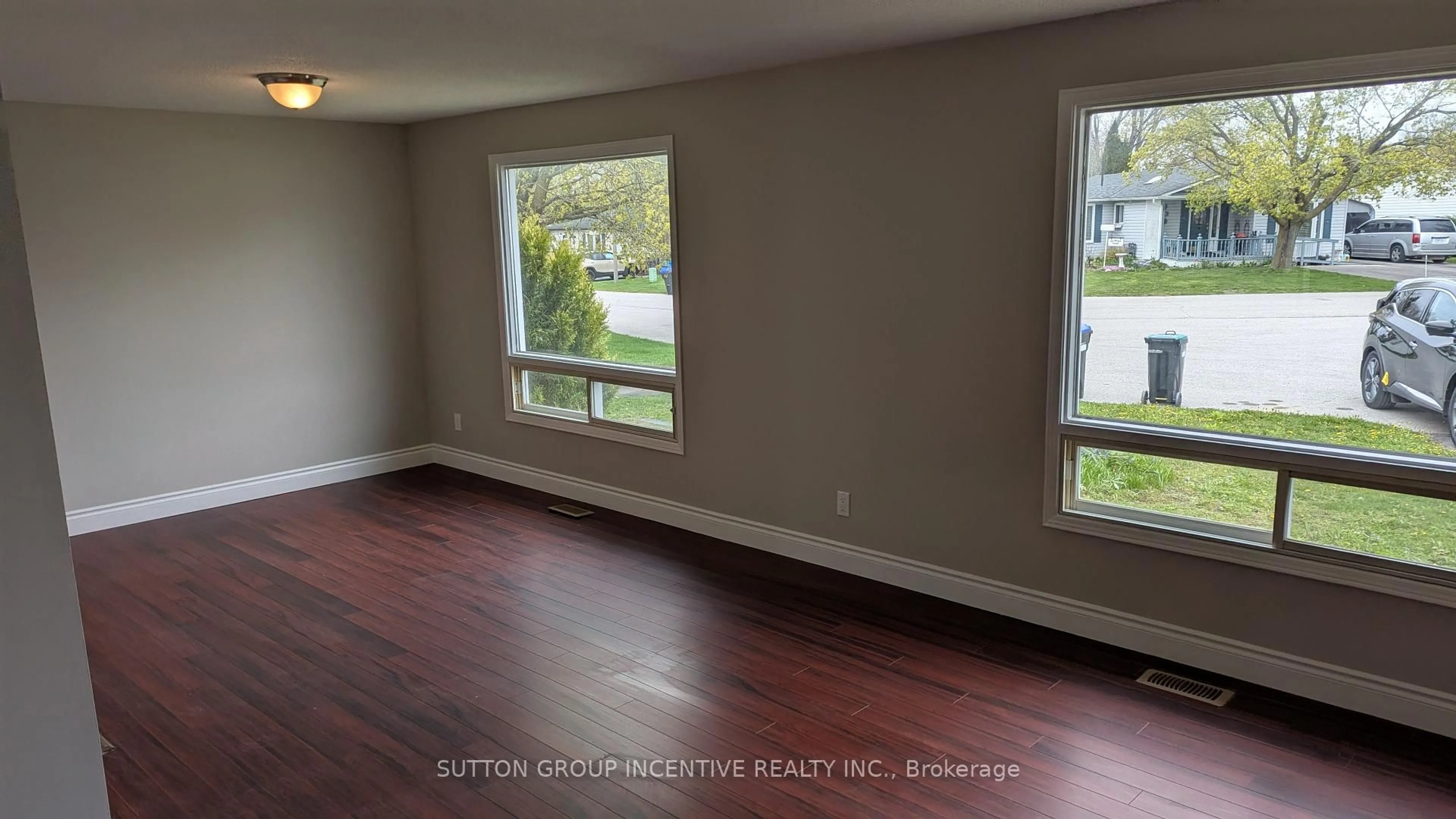 A pic of a room for 49 ROYAL OAK Dr, Innisfil Ontario L0L 1L0