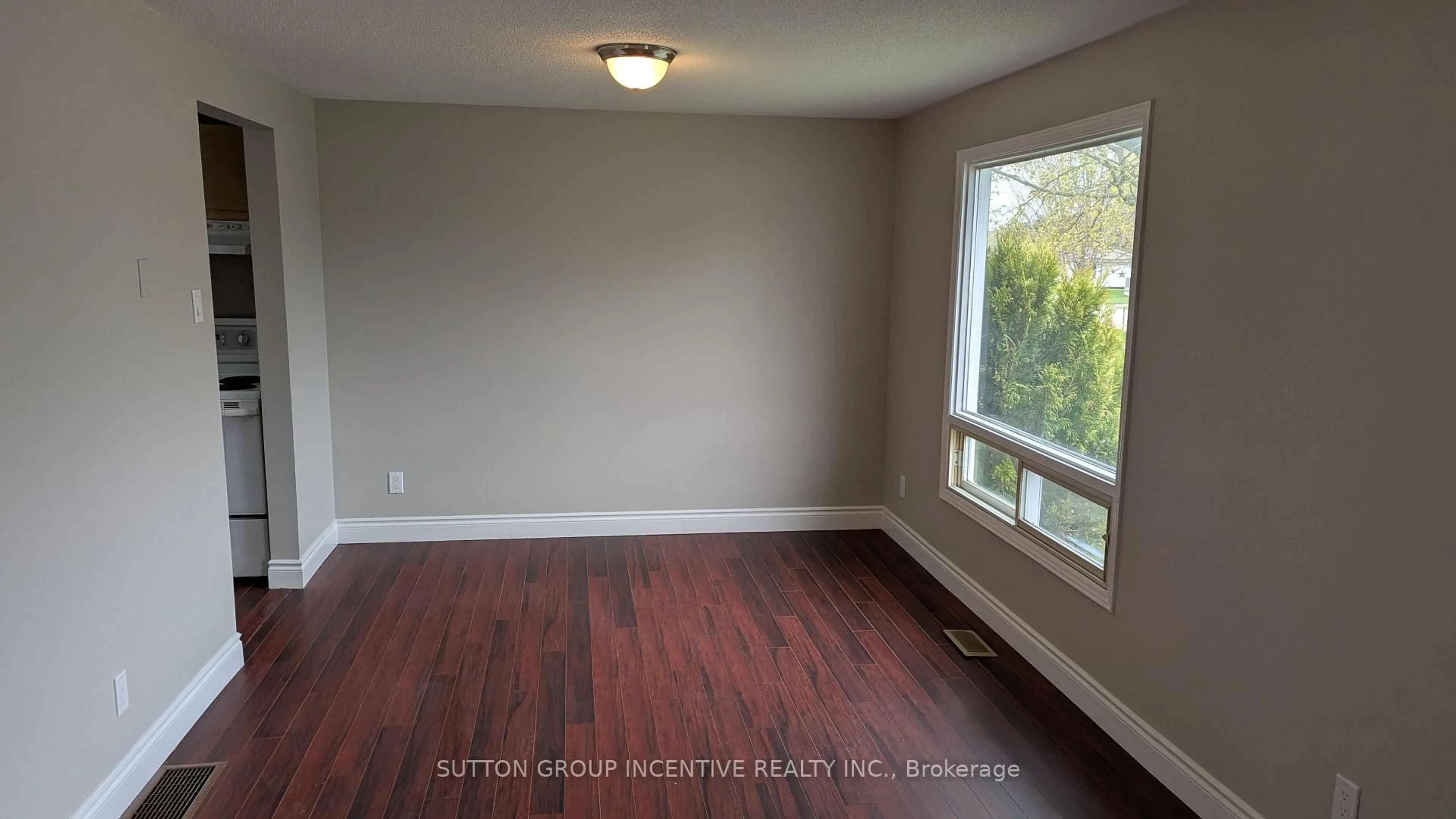 A pic of a room for 49 ROYAL OAK Dr, Innisfil Ontario L0L 1L0