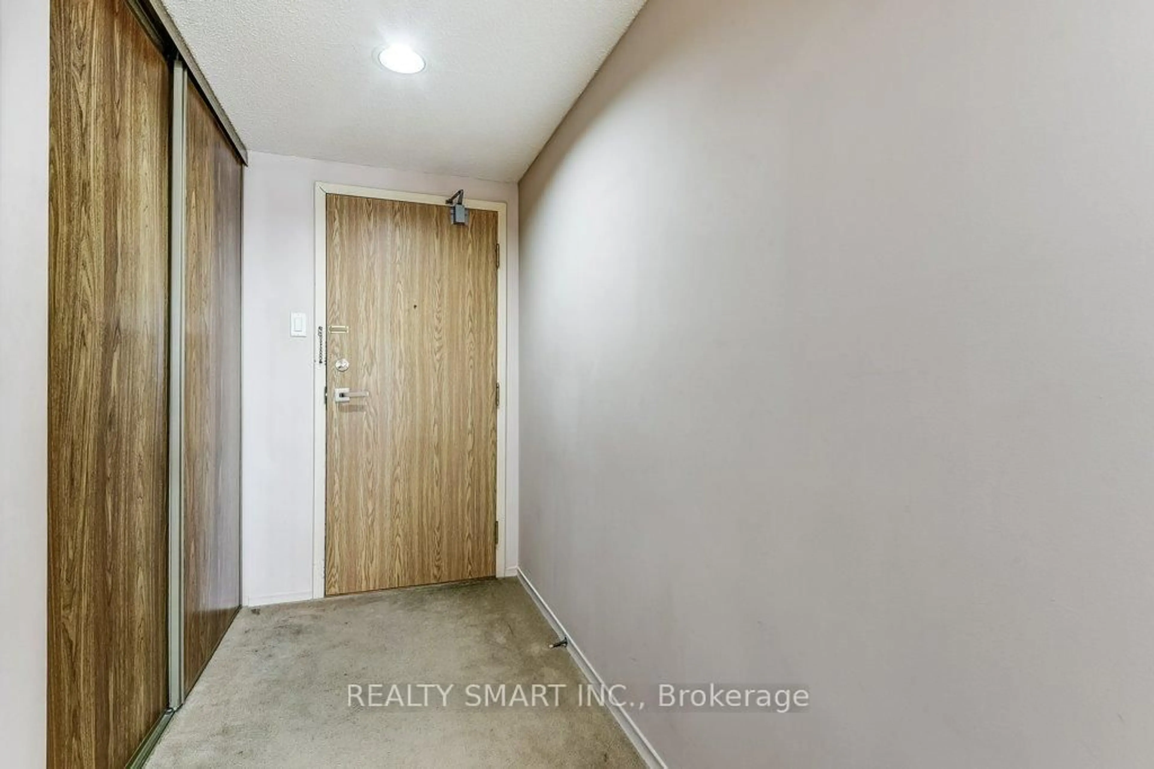 Indoor entryway for 7601 Bathurst St #806, Vaughan Ontario L4J 4H5