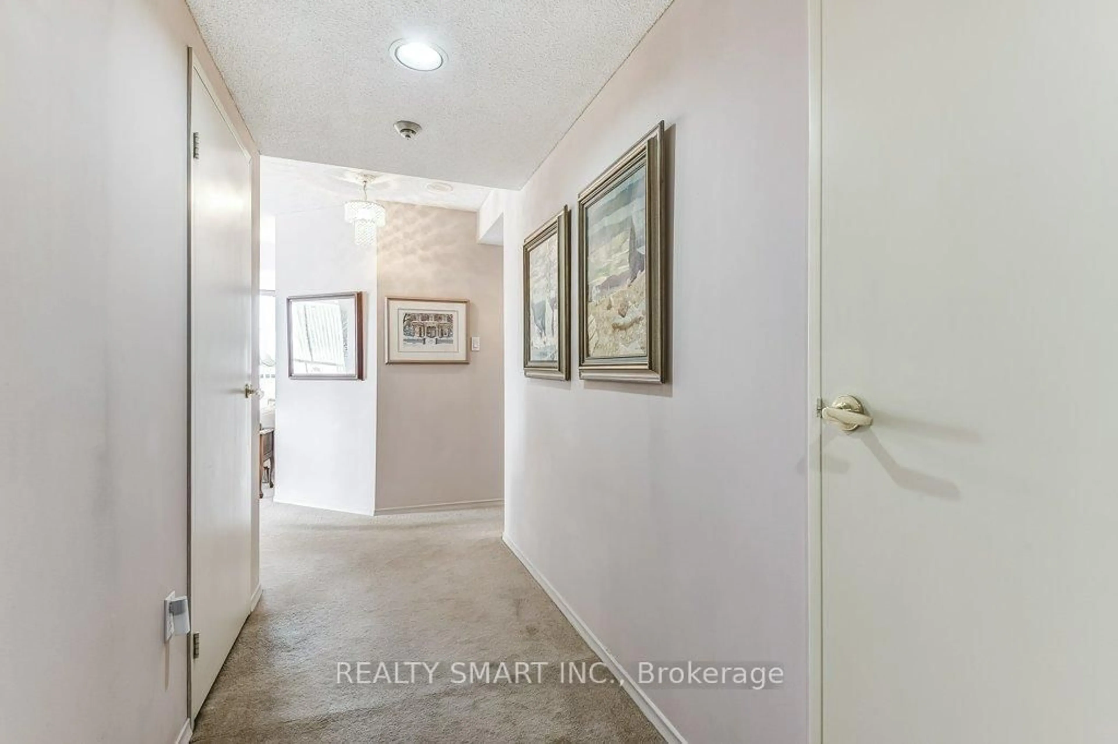 Indoor entryway for 7601 Bathurst St #806, Vaughan Ontario L4J 4H5