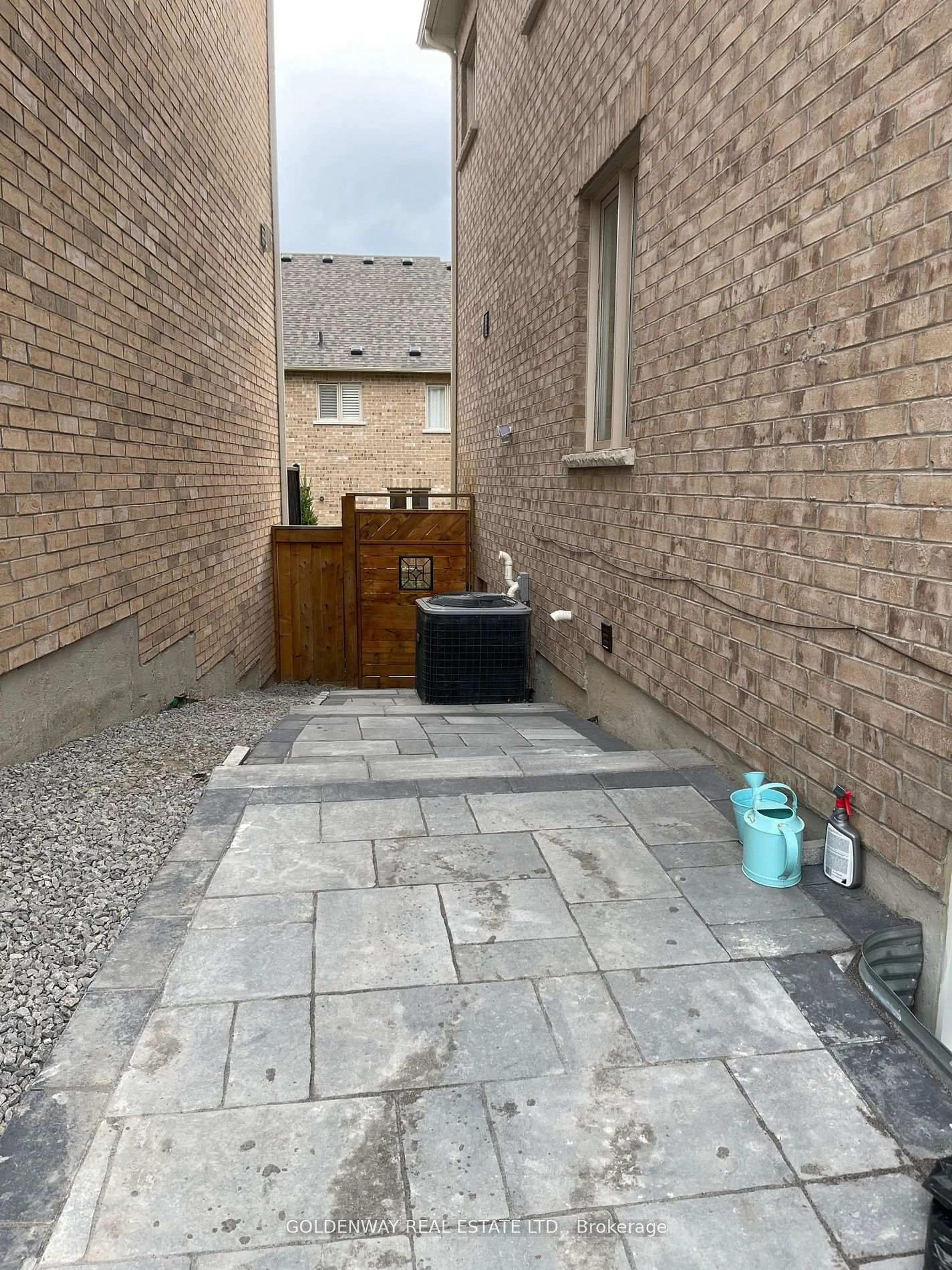 Patio, street for 922 Ernest Cousins Circ, Newmarket Ontario L3X 0B7