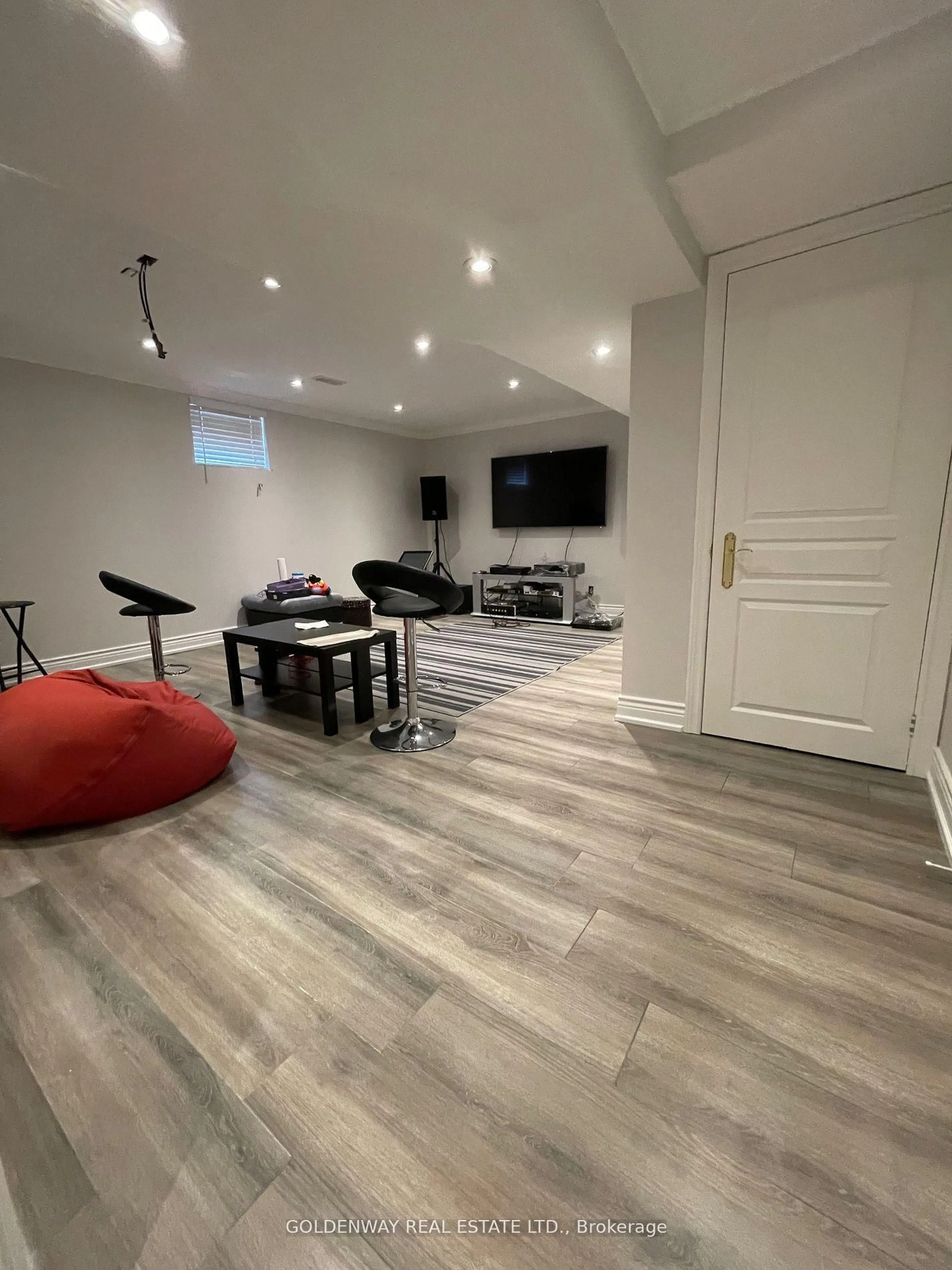A pic of a room for 922 Ernest Cousins Circ, Newmarket Ontario L3X 0B7