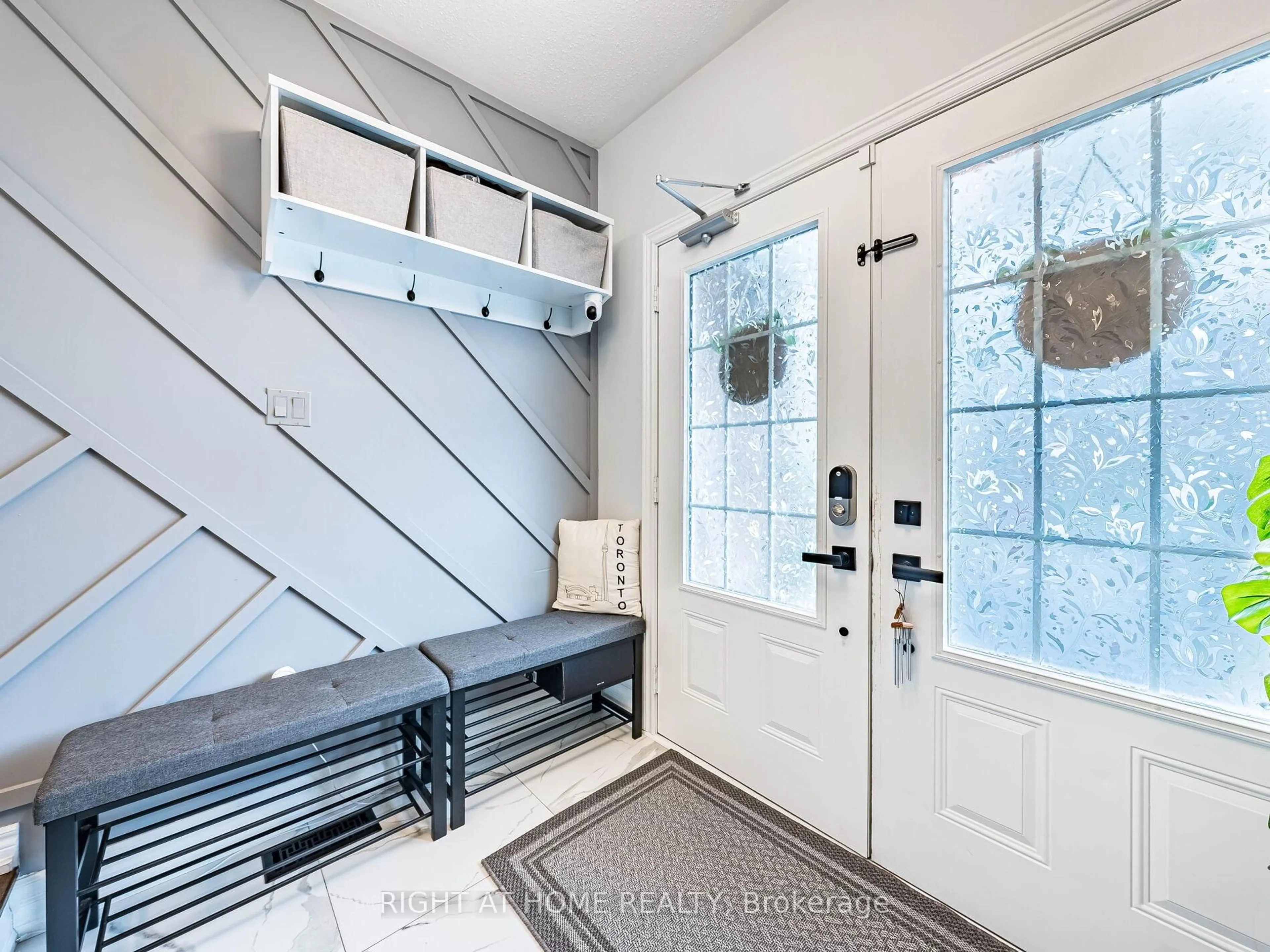 Indoor entryway for 253 Greenwood Dr, Essa Ontario L0M 1B4
