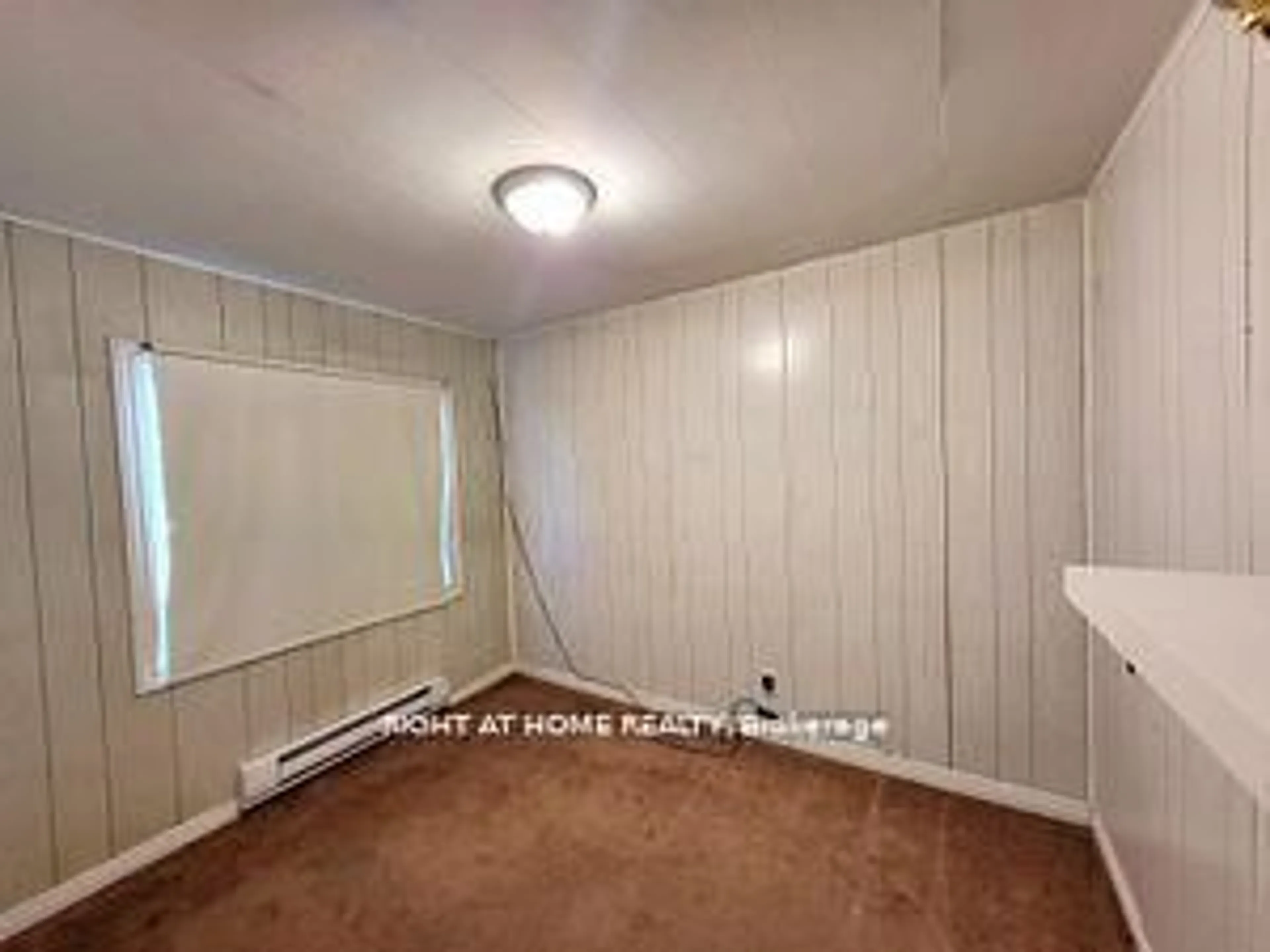 A pic of a room for 1107 Poplar Dr, Innisfil Ontario L0L 1R0