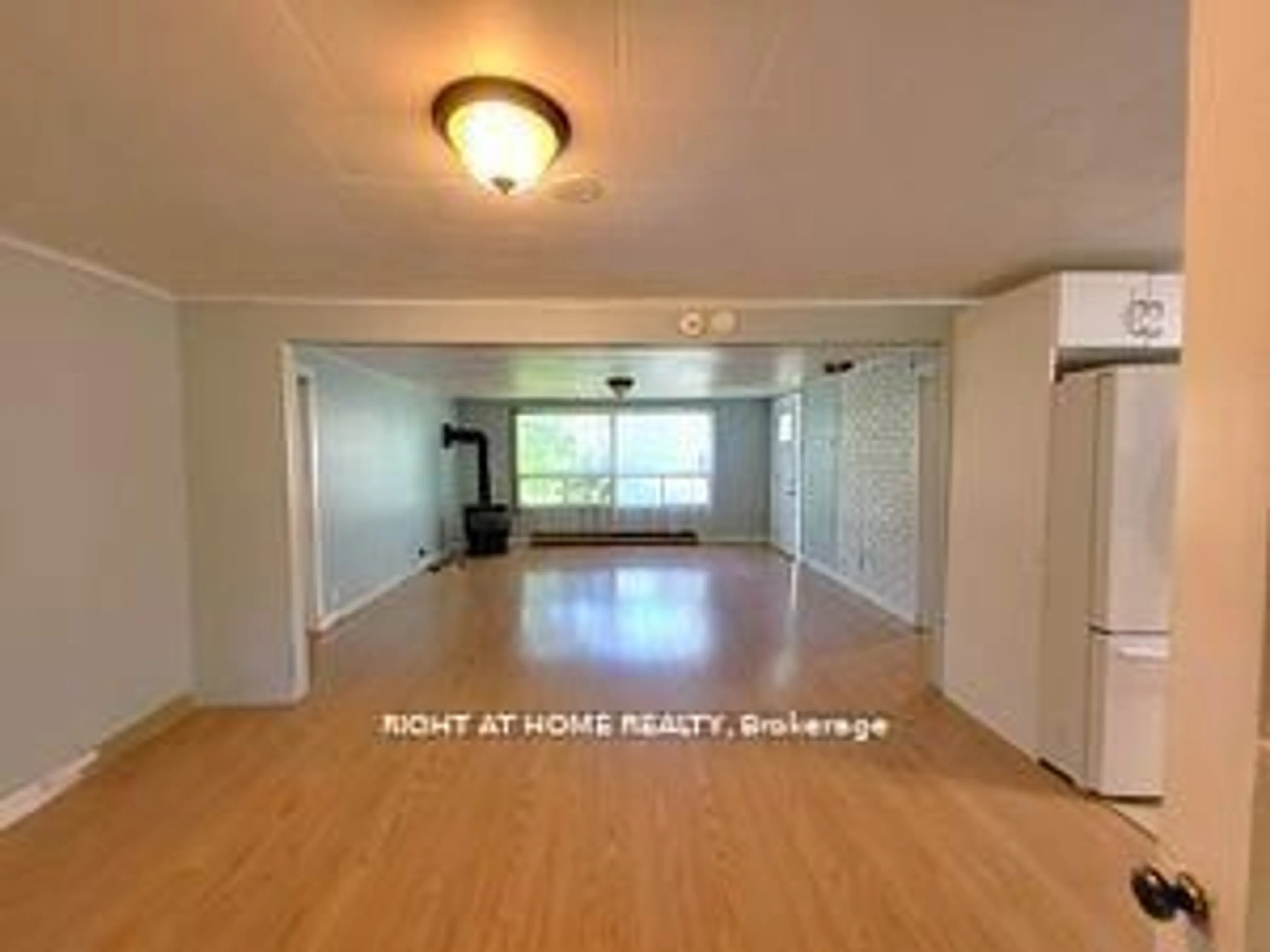 A pic of a room for 1107 Poplar Dr, Innisfil Ontario L0L 1R0