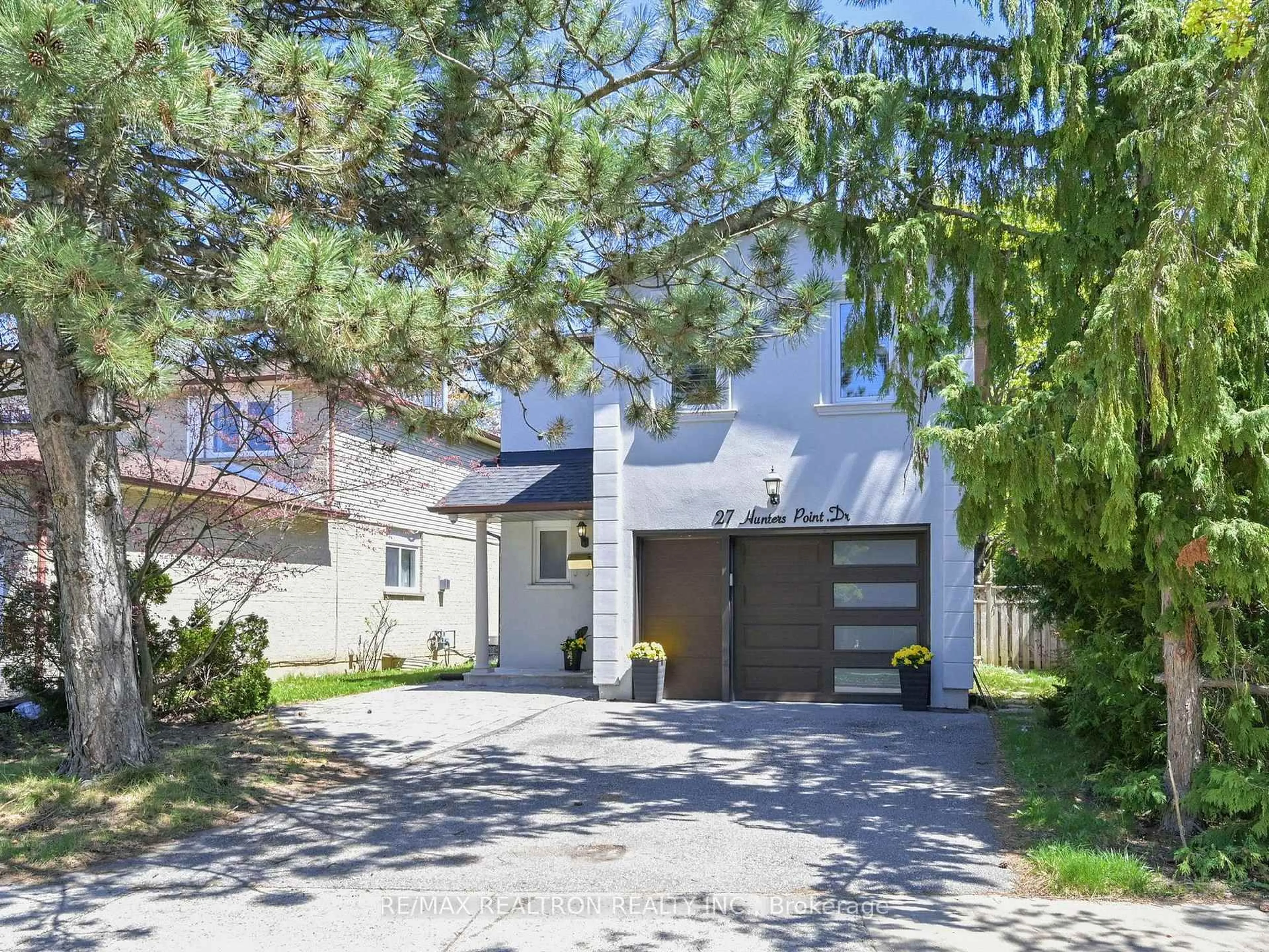Home with brick exterior material, street for 27 Hunter's Point Dr, Richmond Hill Ontario L4C 6M5