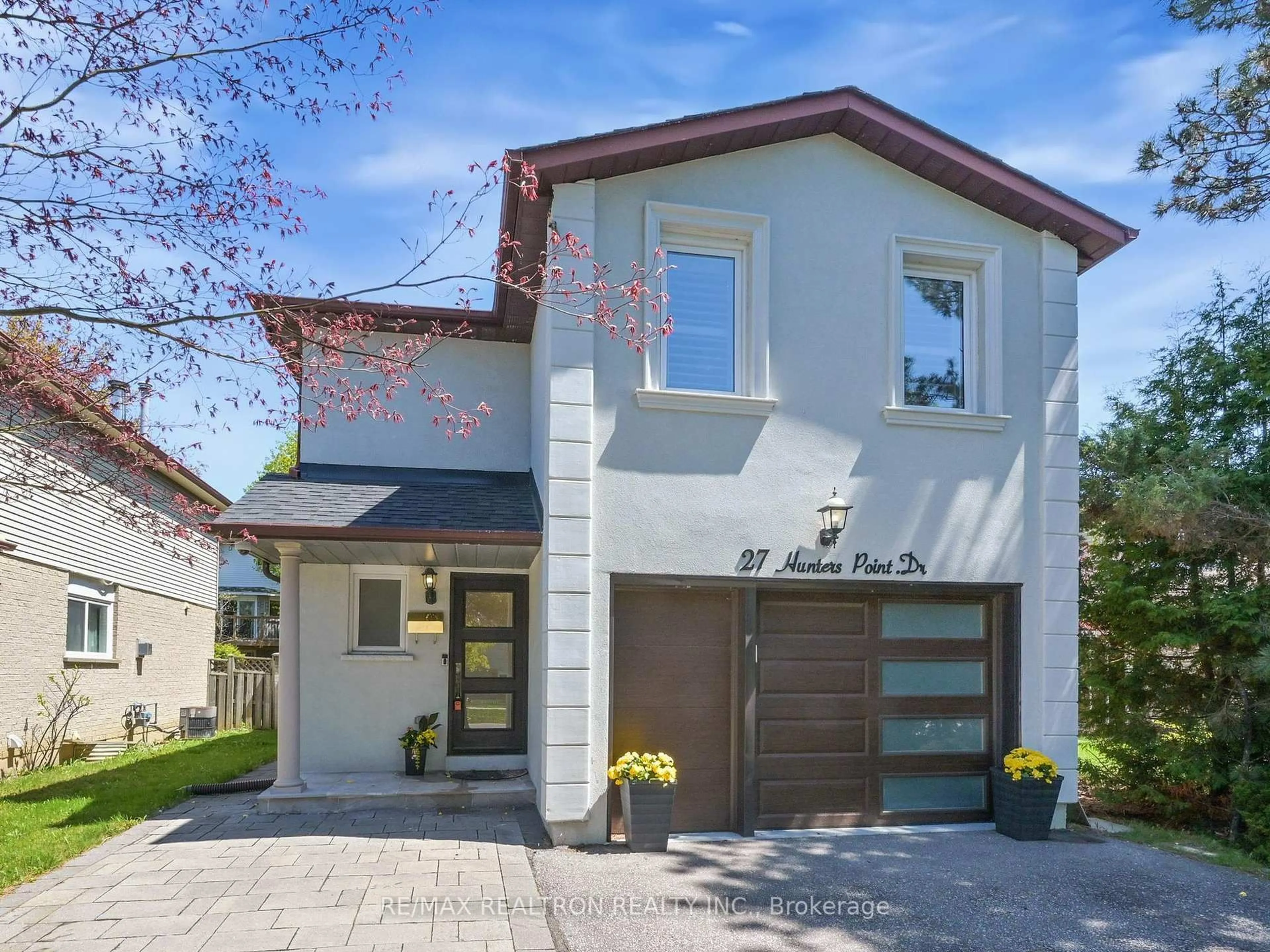 Home with brick exterior material, street for 27 Hunter's Point Dr, Richmond Hill Ontario L4C 6M5