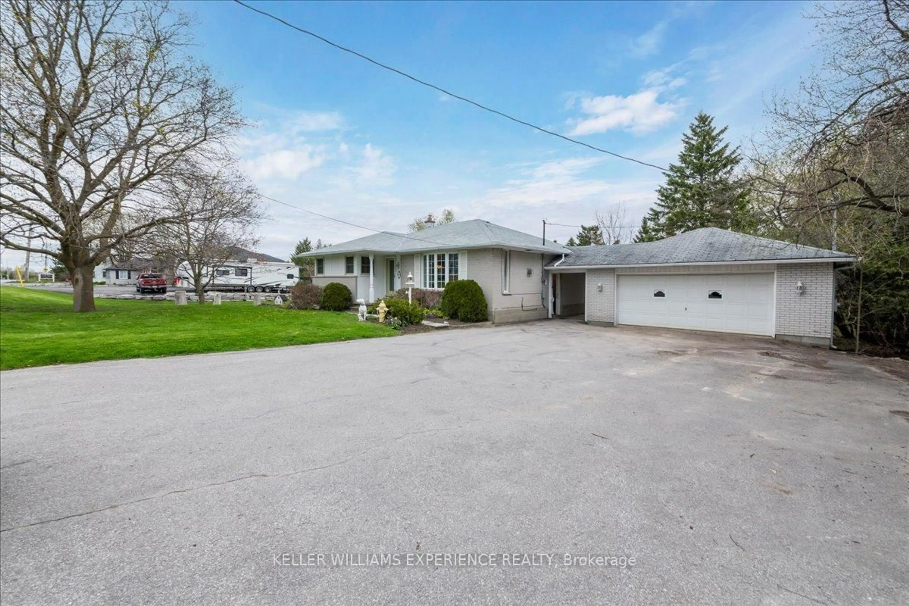 A pic from outside/outdoor area/front of a property/back of a property/a pic from drone, water/lake/river/ocean view for 291 Main St, Uxbridge Ontario L9P 1R9