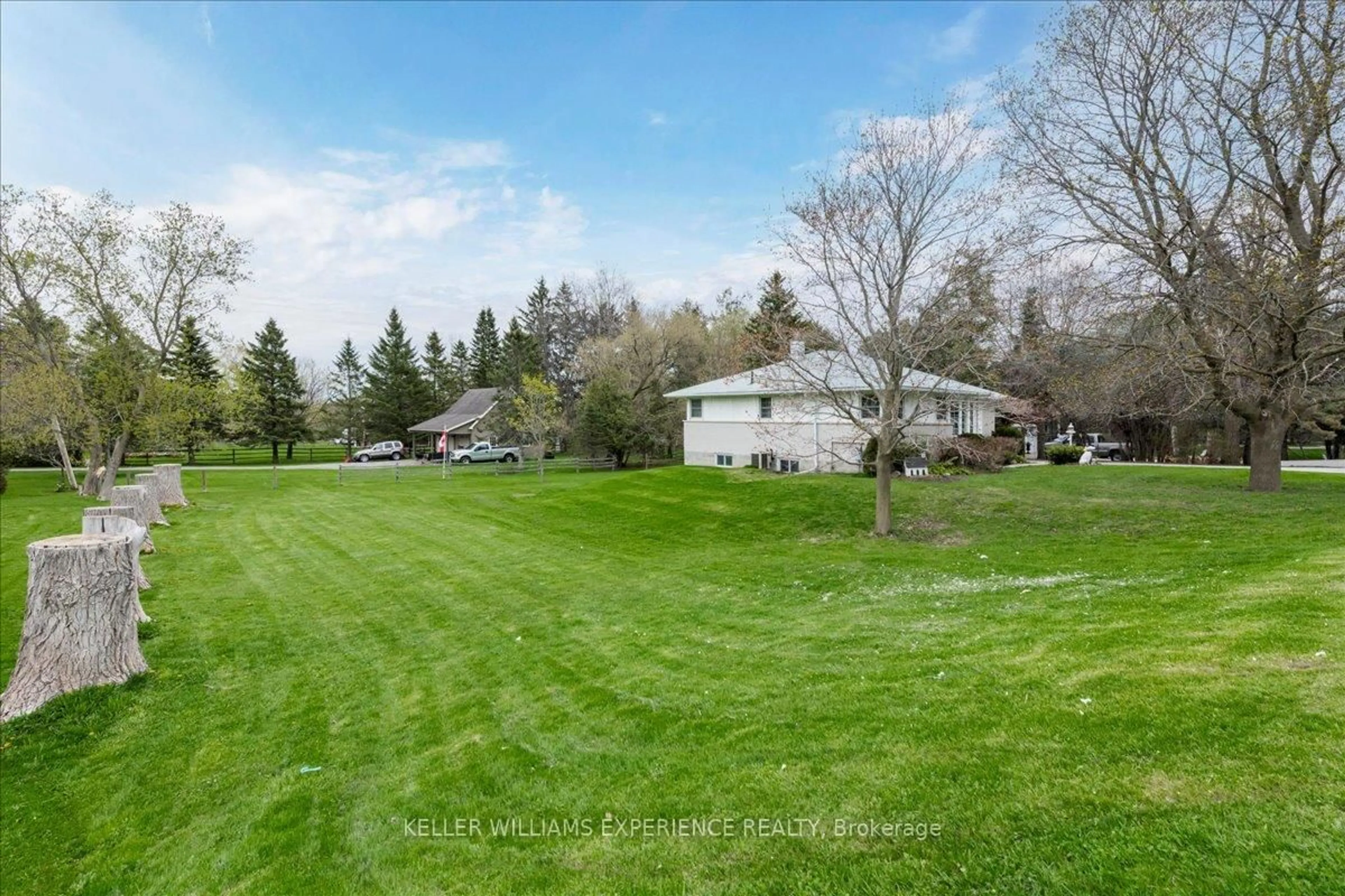 A pic from outside/outdoor area/front of a property/back of a property/a pic from drone, water/lake/river/ocean view for 291 Main St, Uxbridge Ontario L9P 1R9