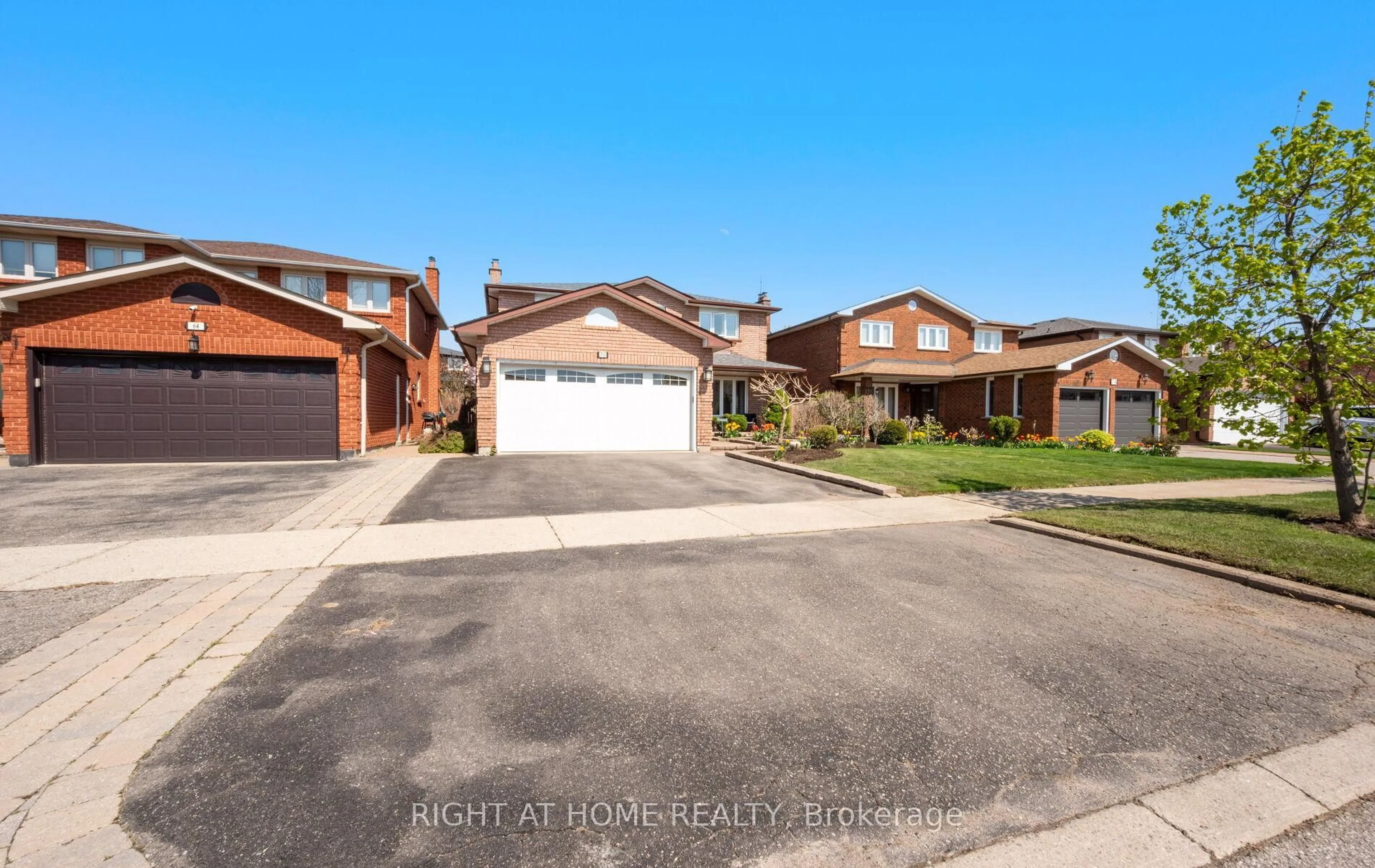 A pic from outside/outdoor area/front of a property/back of a property/a pic from drone, street for 70 Gardner Pl, Vaughan Ontario L6A 1C2