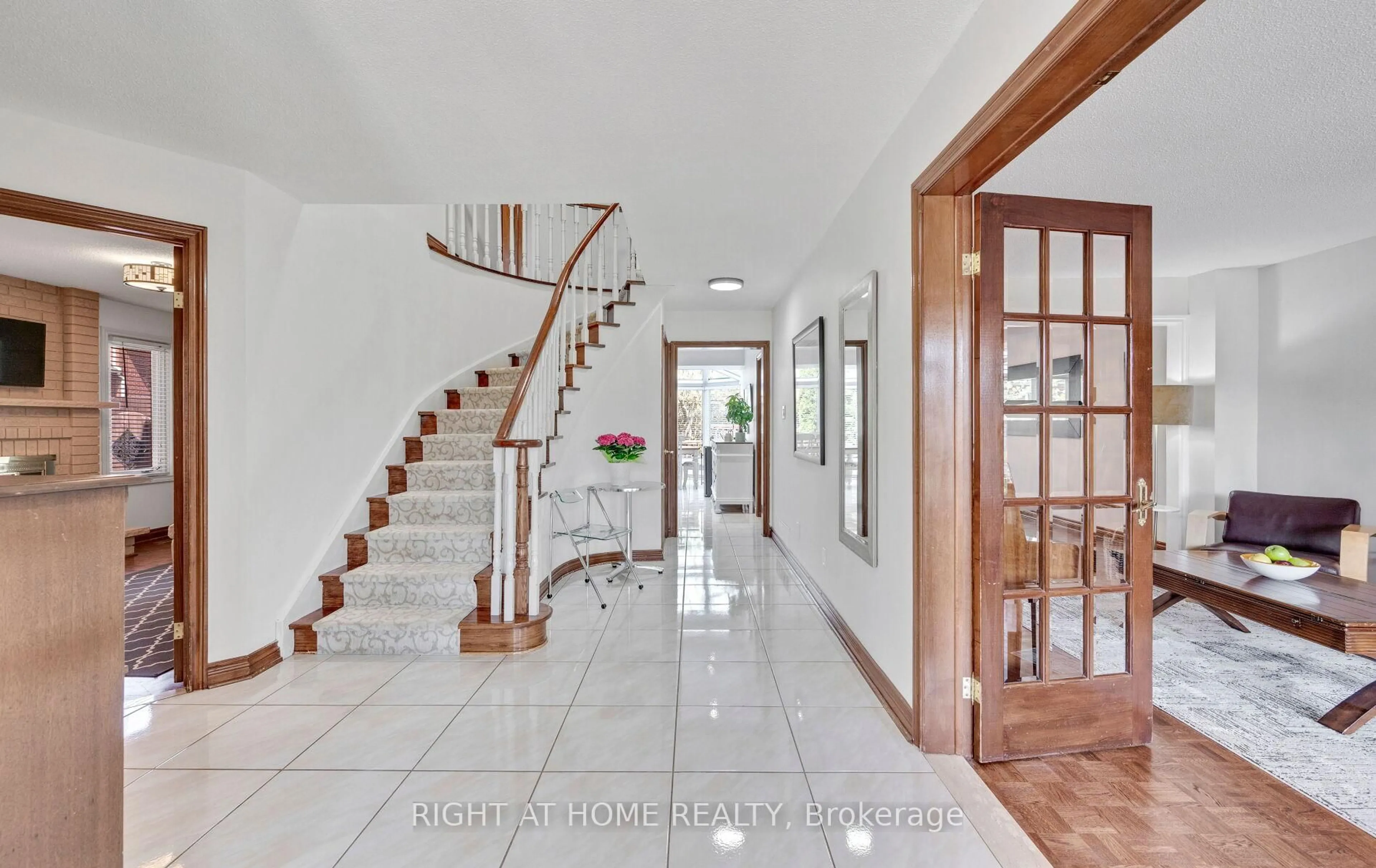 Indoor foyer for 70 Gardner Pl, Vaughan Ontario L6A 1C2