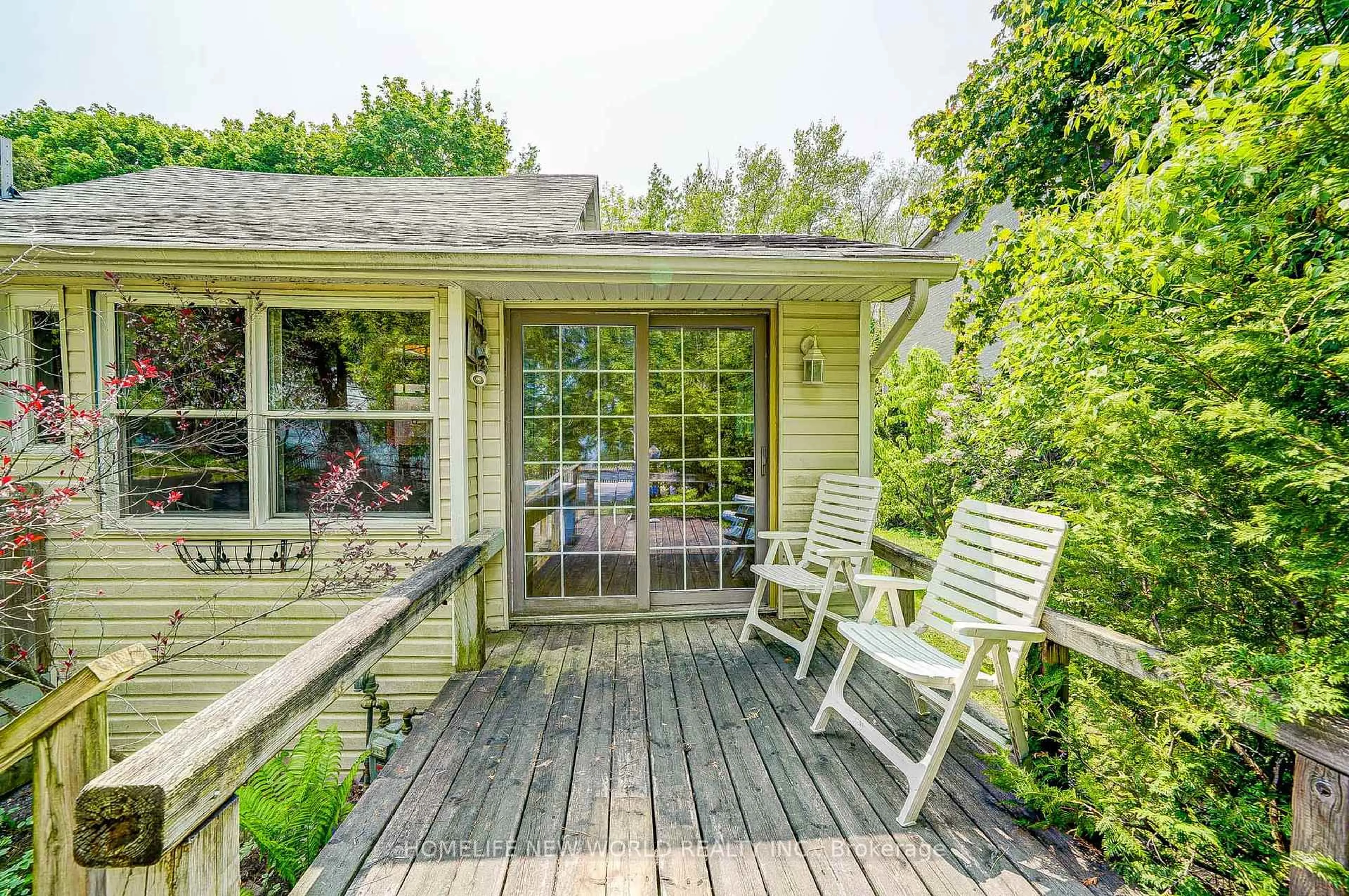 Patio, street for 5741 Lakeshore Rd, Whitchurch-Stouffville Ontario L4A 2Z4