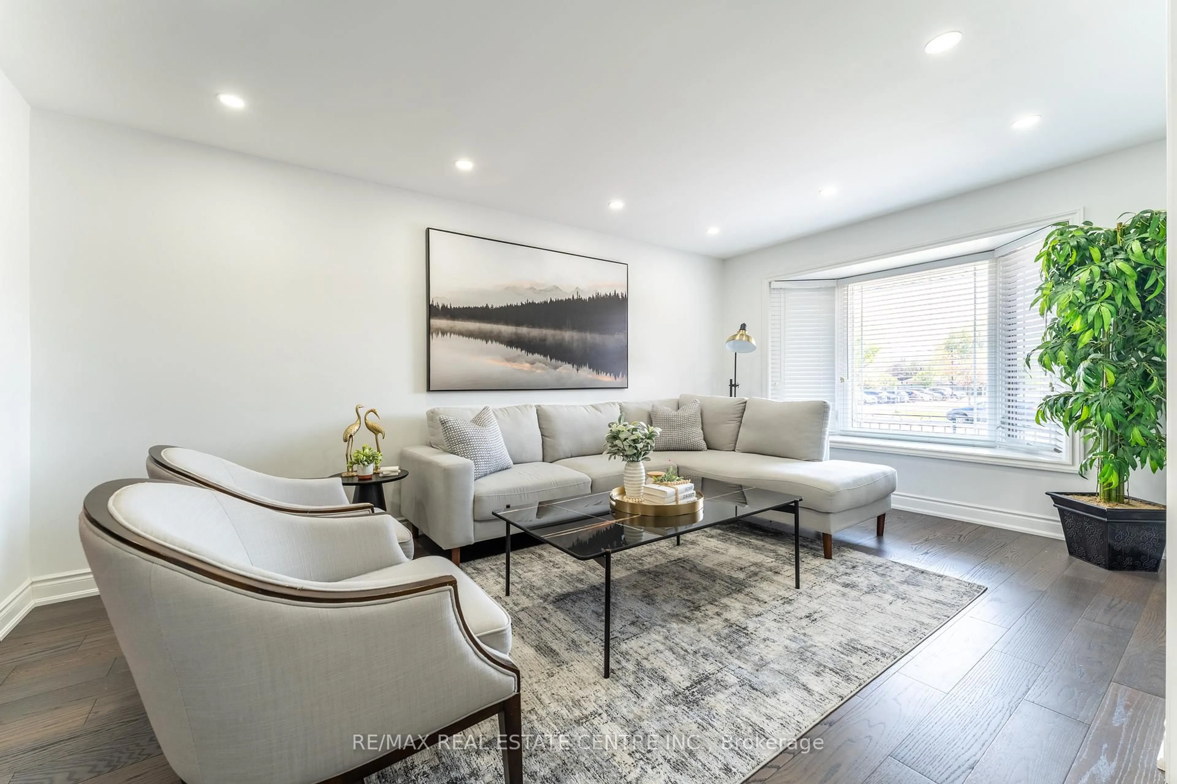 Living room with furniture, unknown for 499 Aberdeen Ave, Vaughan Ontario L4L 5J5
